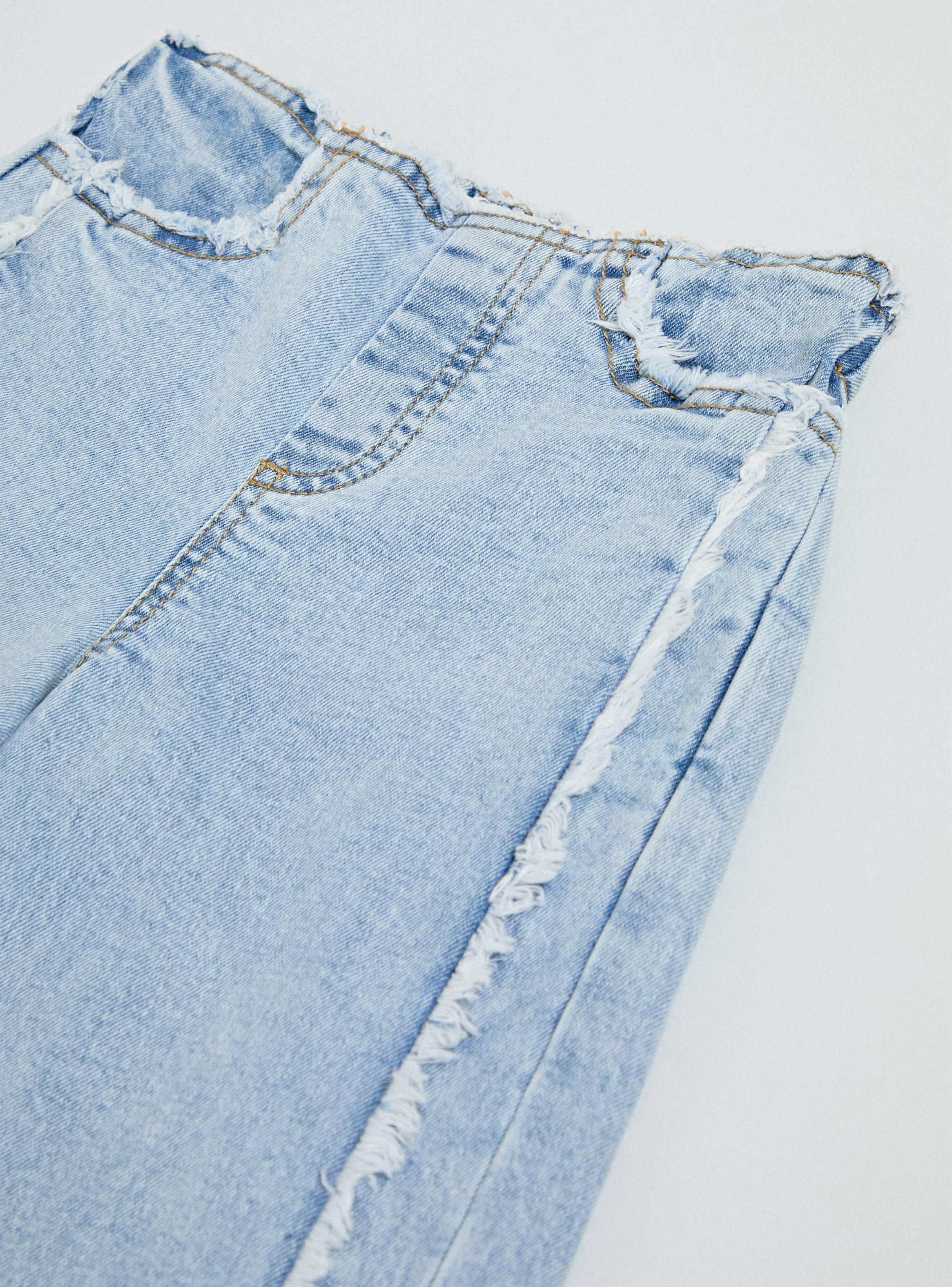 Jeans con Cortes Desflecados en Lateral-3