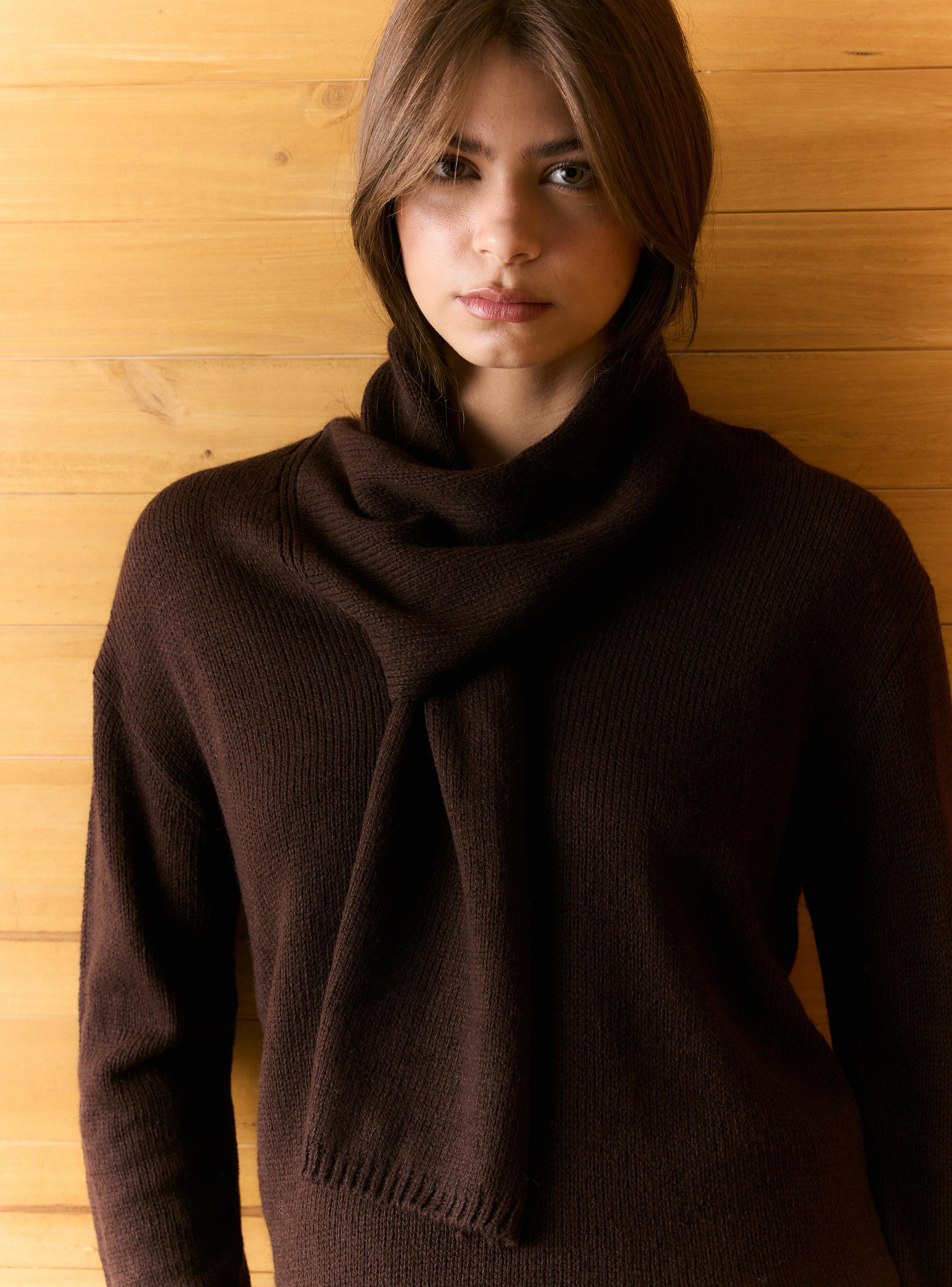 Sweater Calce Holgado con Bufanda Incorporada-3