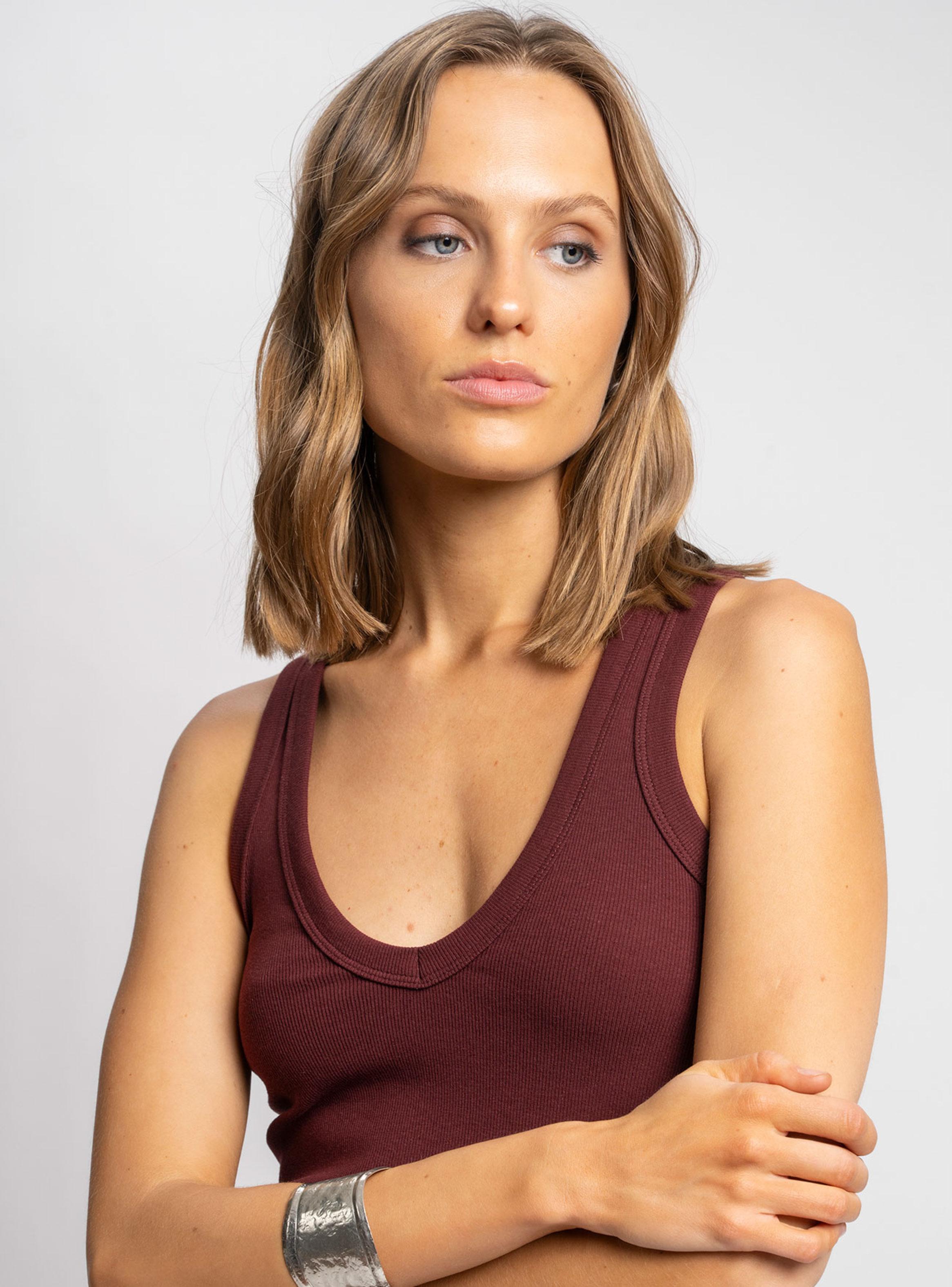 Polera Maru Cuello V Básica Burdeo-3