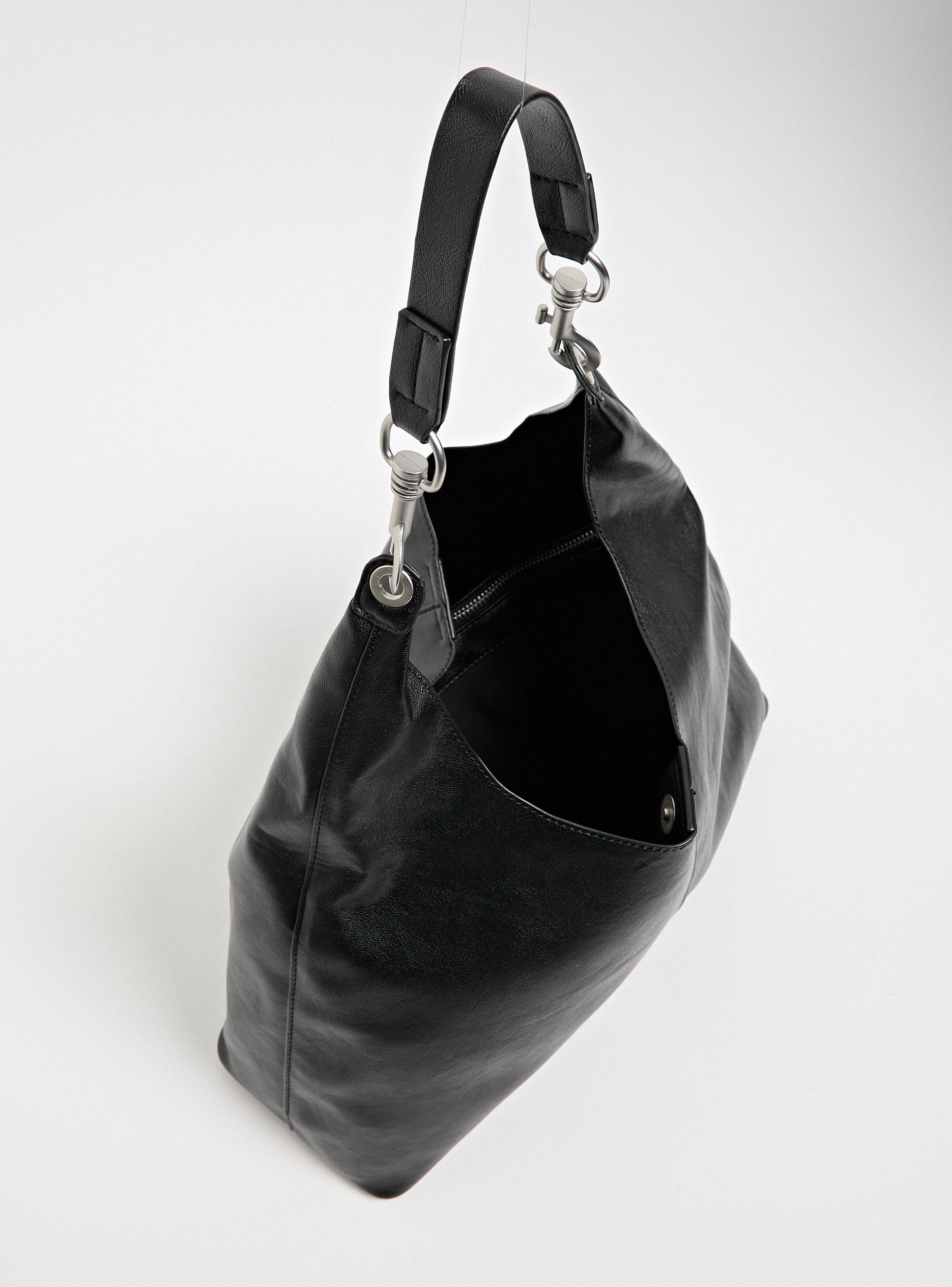 Cartera de Hombro Hobo con Detalle Mosquetón-5