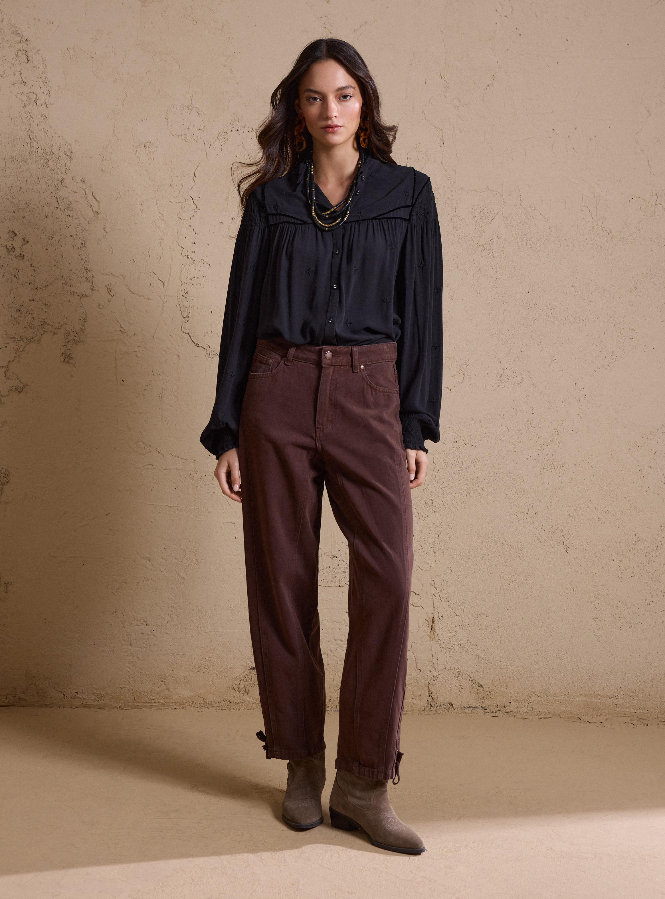 Blusa Cuello Mao con Vuelos y Bordado-4