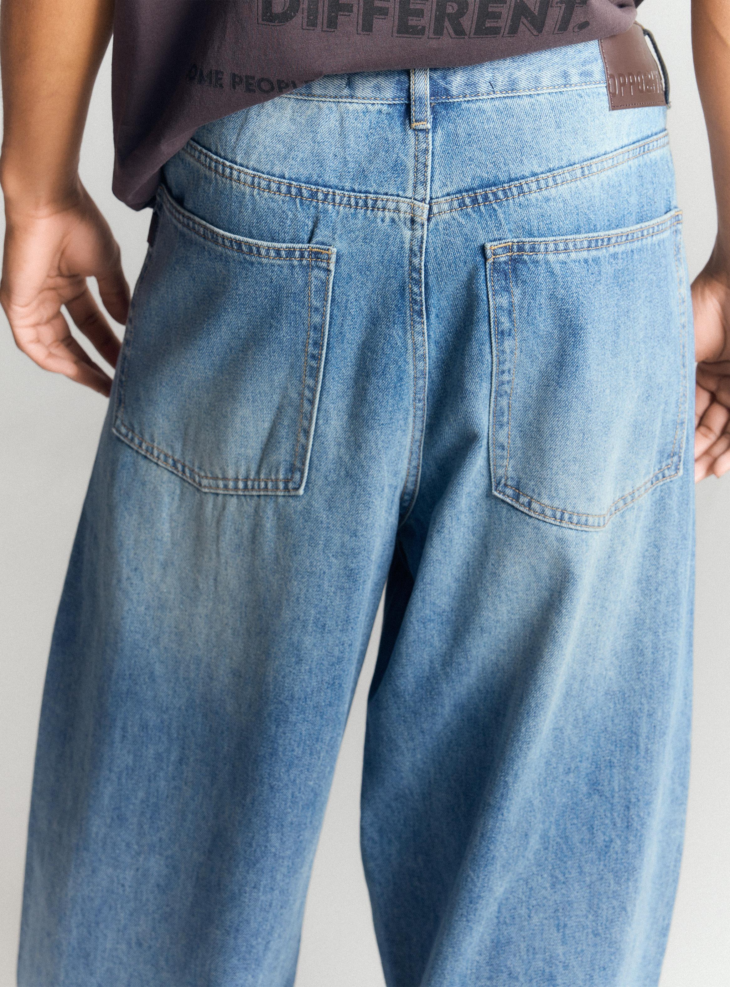 Jeans con Cortes Irregulares-3
