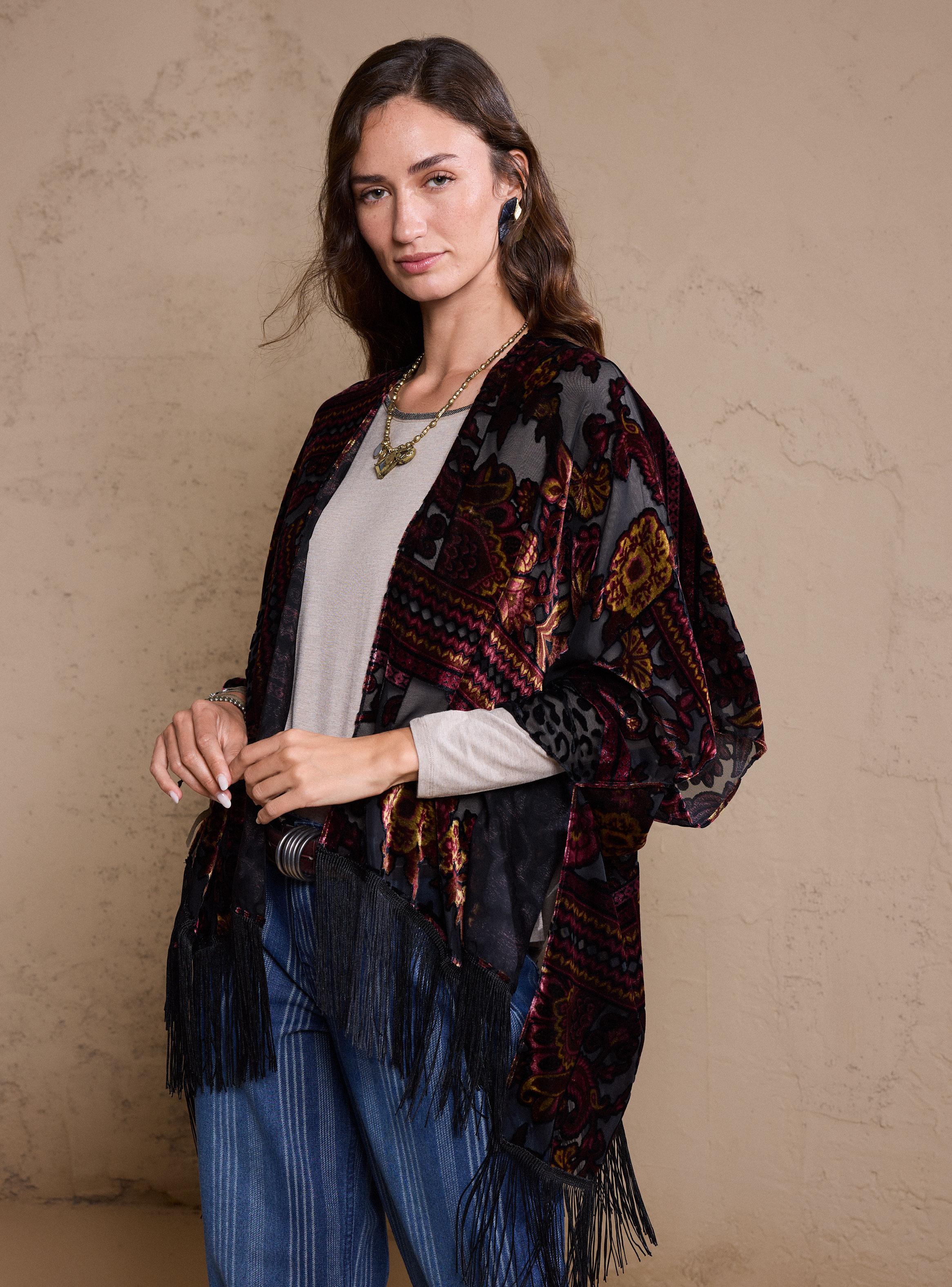 Kimono con Detalle Floral y Flecos-0