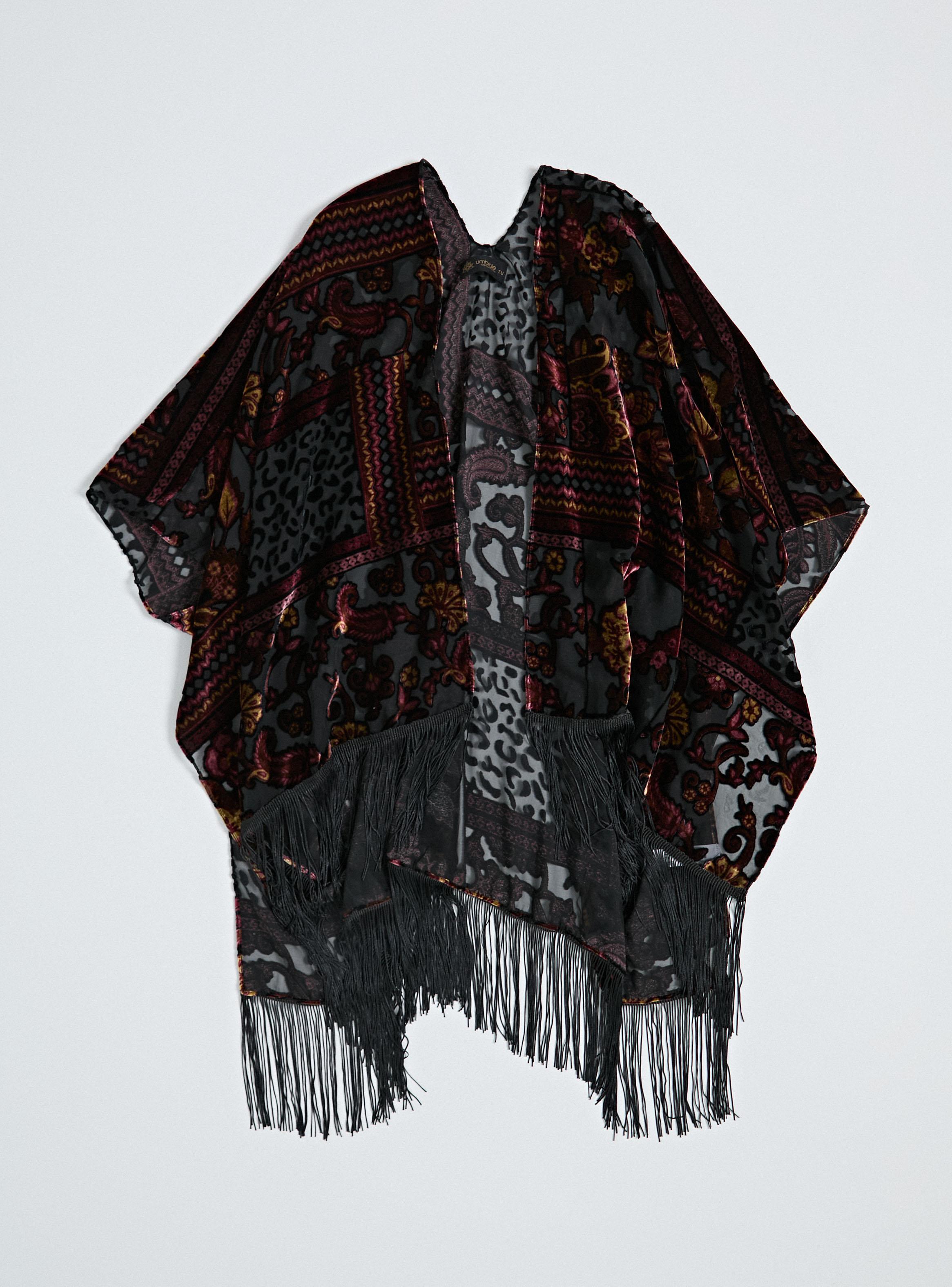 Kimono con Detalle Floral y Flecos-2