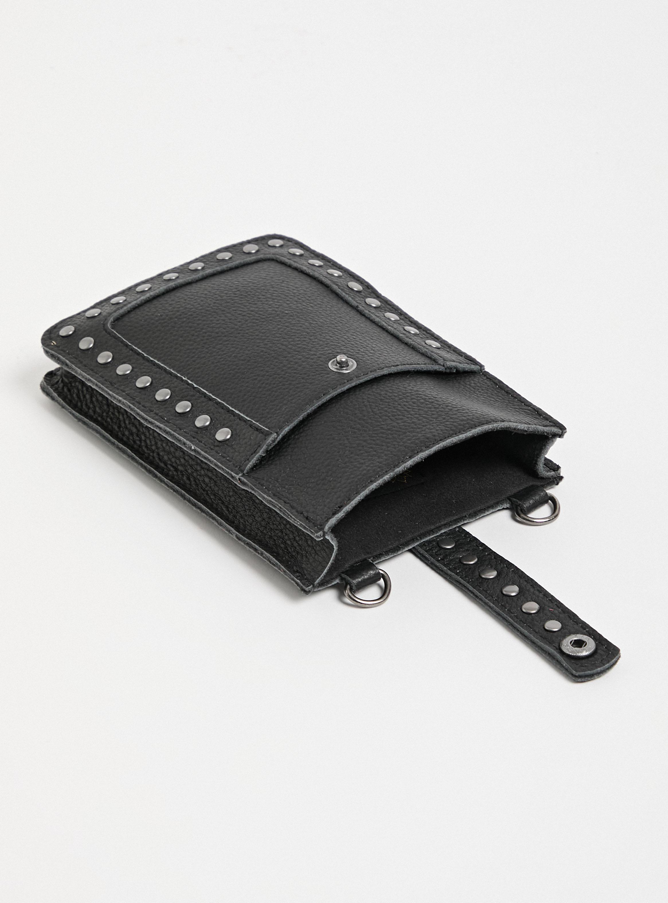 Cartera Porta Celular con Tachas de Cuero-4