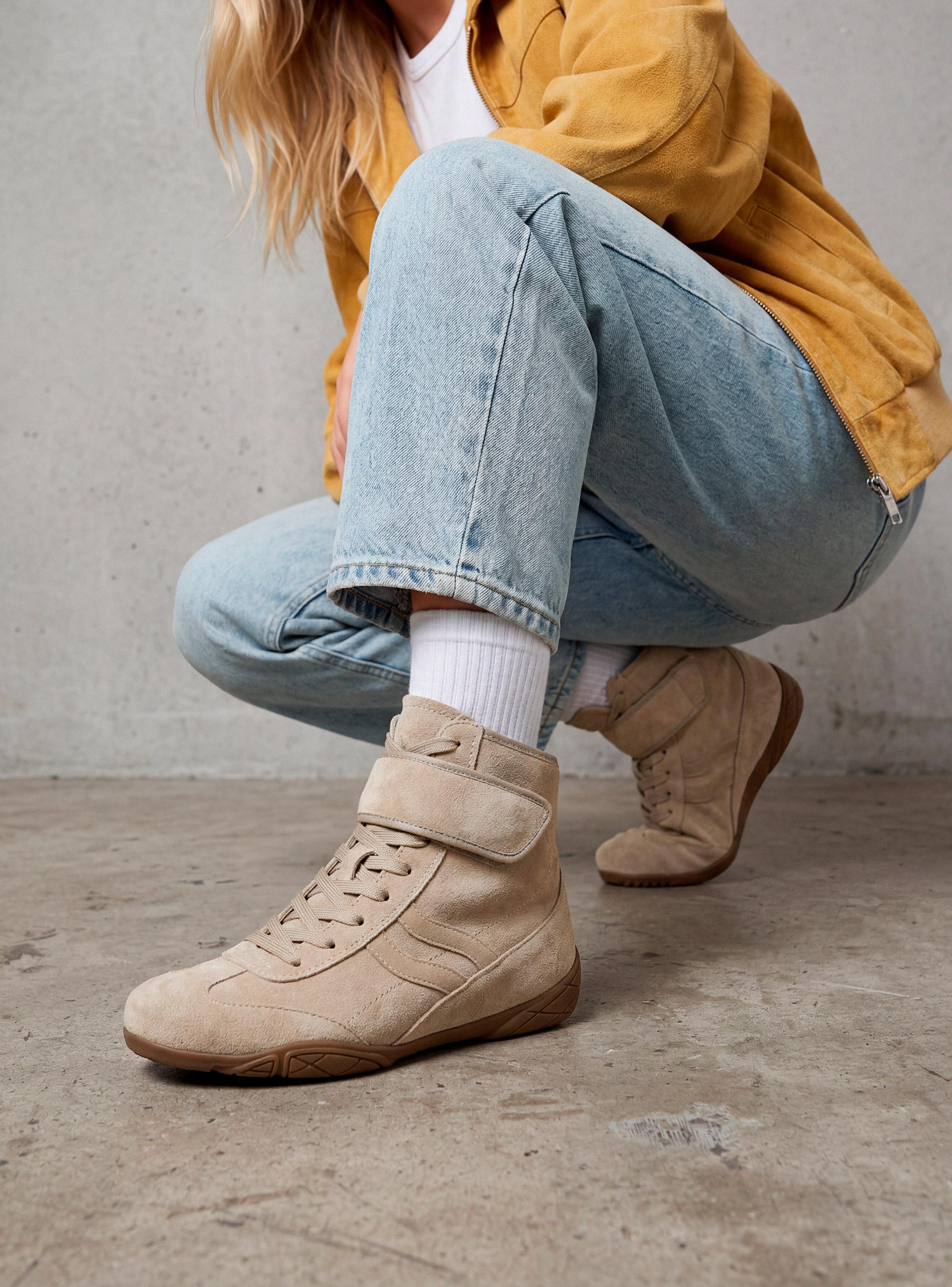 Zapatilla Urbana Caña Alta con Velcro Superior Mujer-0