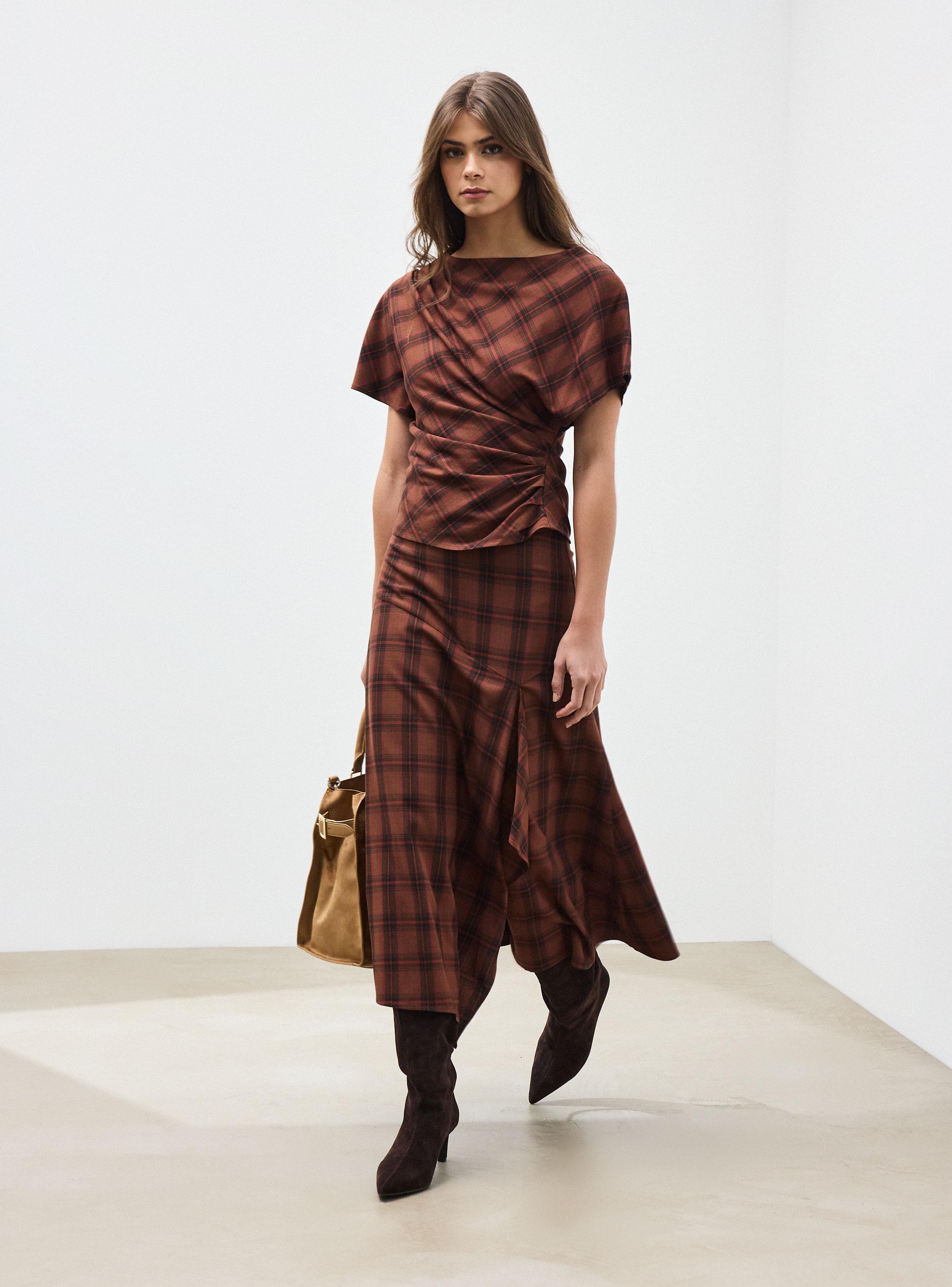 Falda Maxi Asimétrica Diseño Cuadros-4