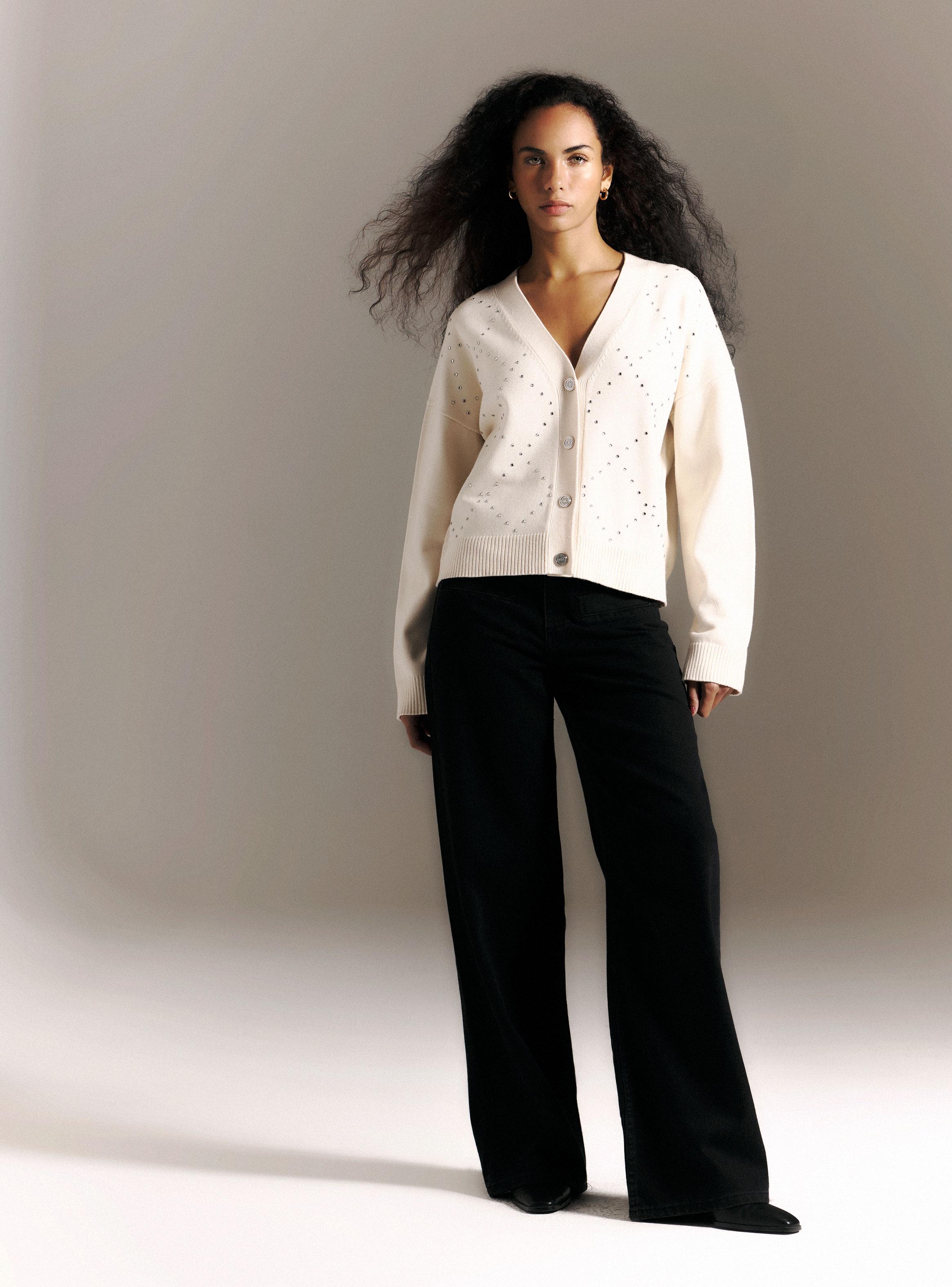 Cárdigan Holgado con Rombos de Tachas y Botones Metalizados-4