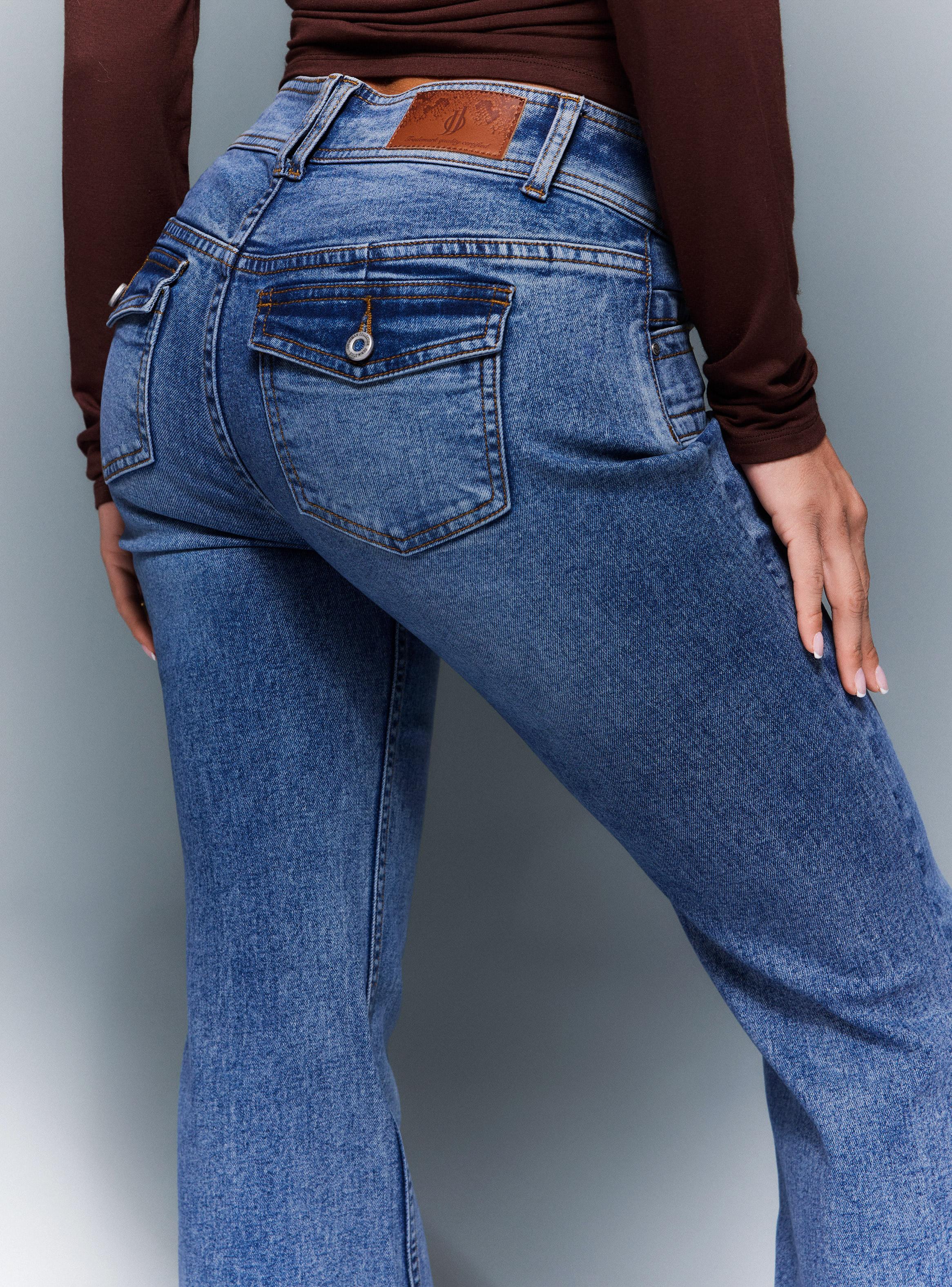 Jeans Flare con Bolsillo Trasero con Tapeta-3