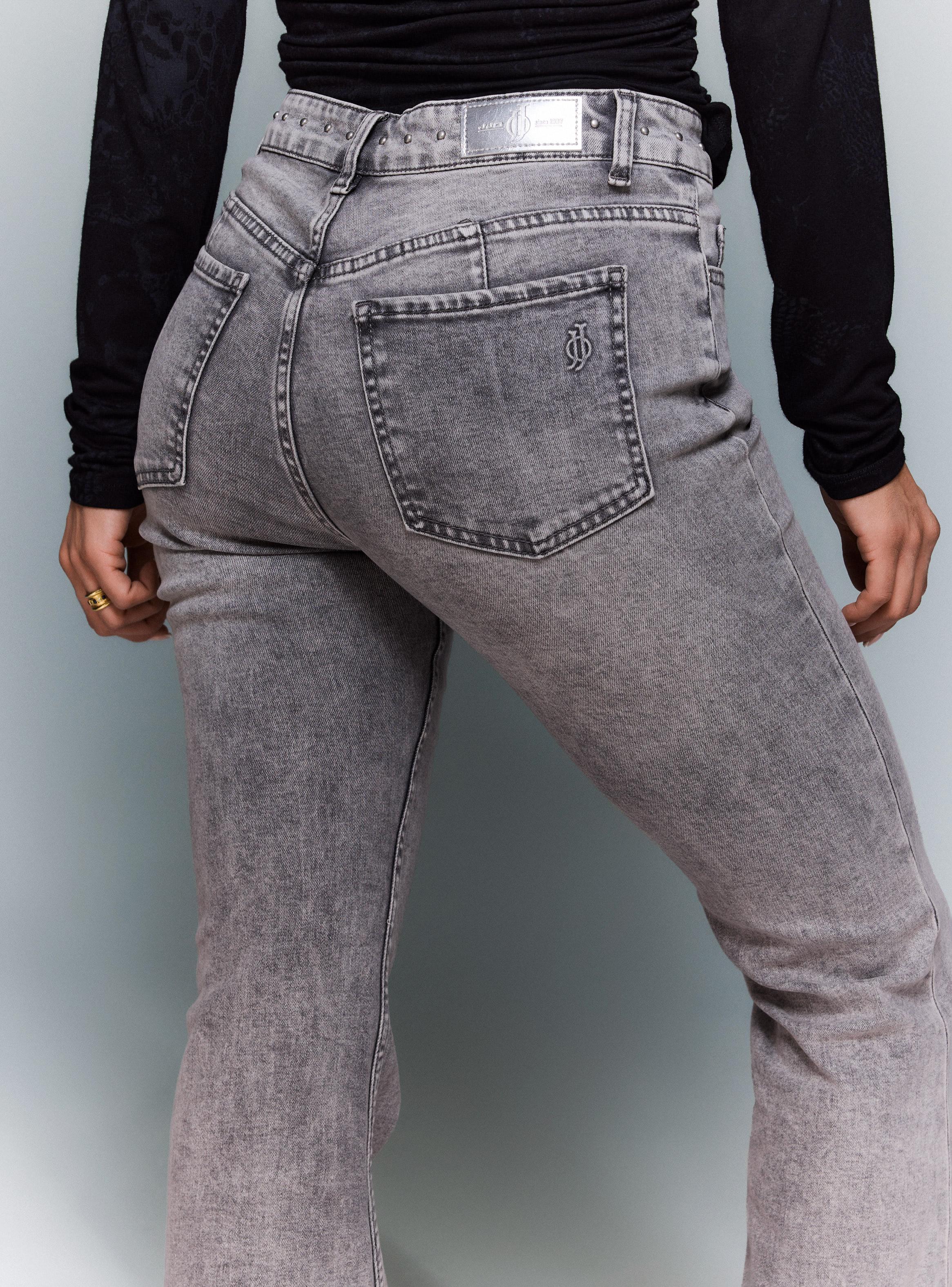 Jeans Flare con Abertura en la Bota y Aplicación de Tachas-3