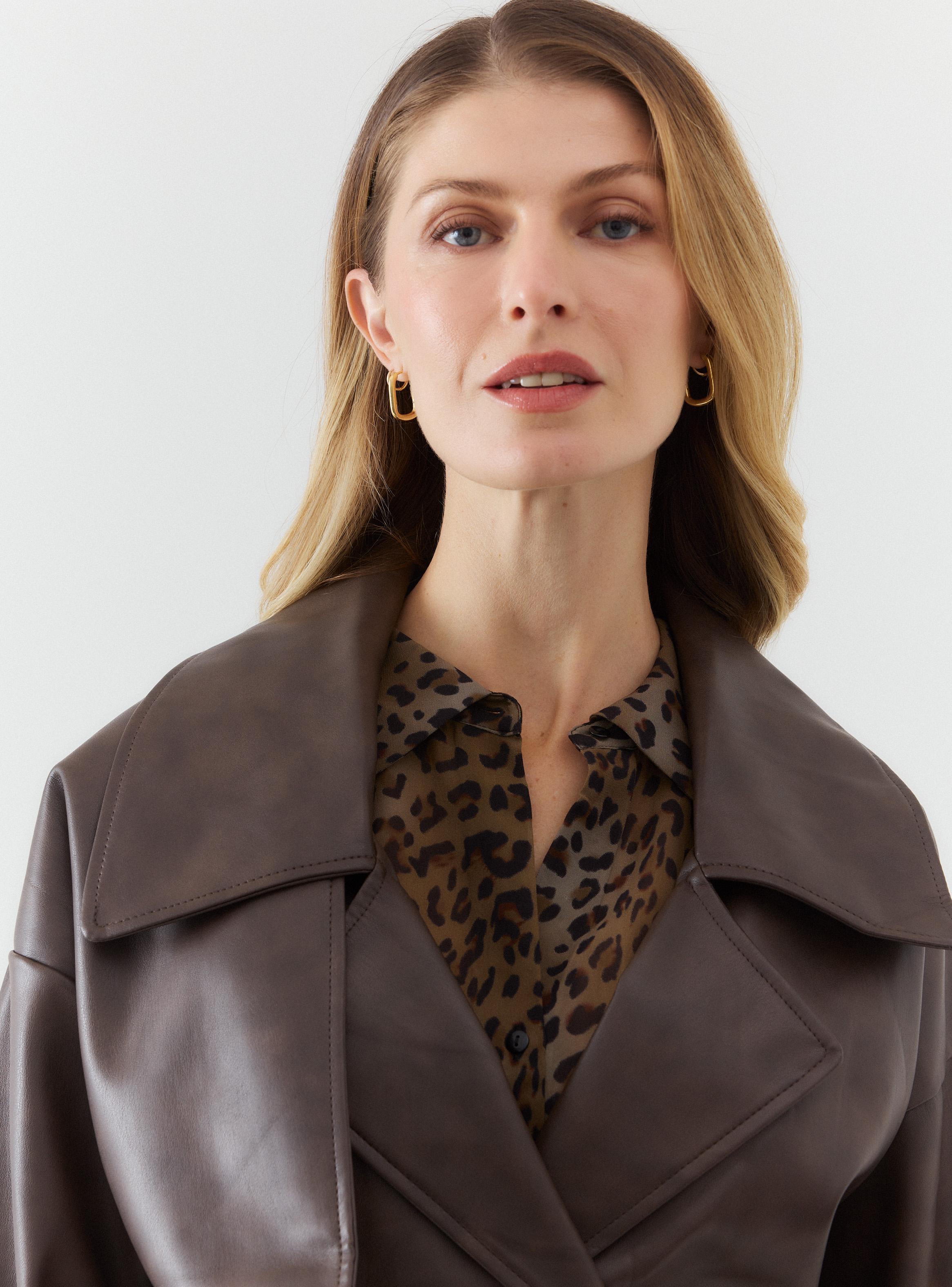 Chaqueta Trench Ecocuero Lazo  y Botón-2