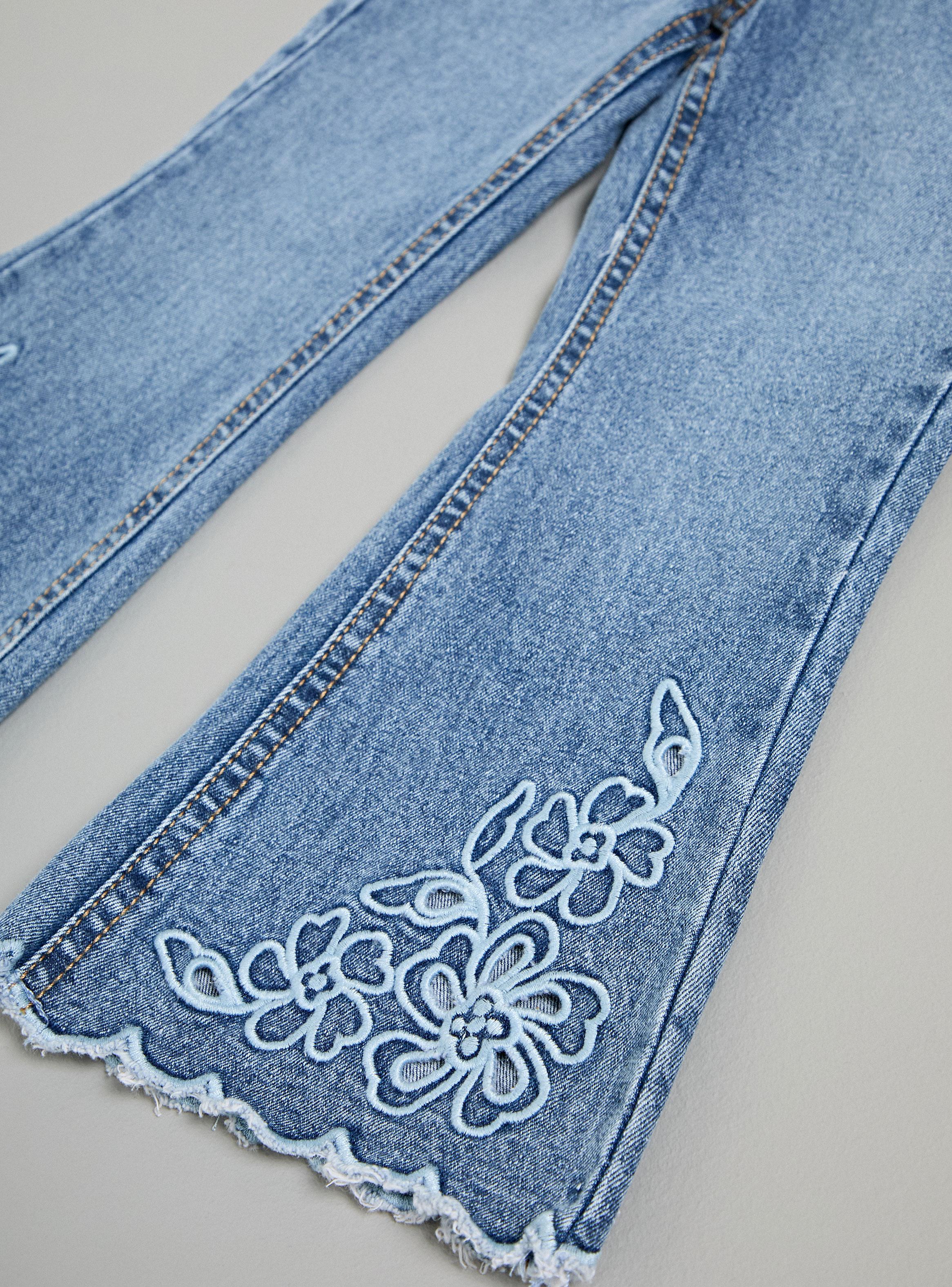 Jeans con Diseño Broderie en las Piernas-3