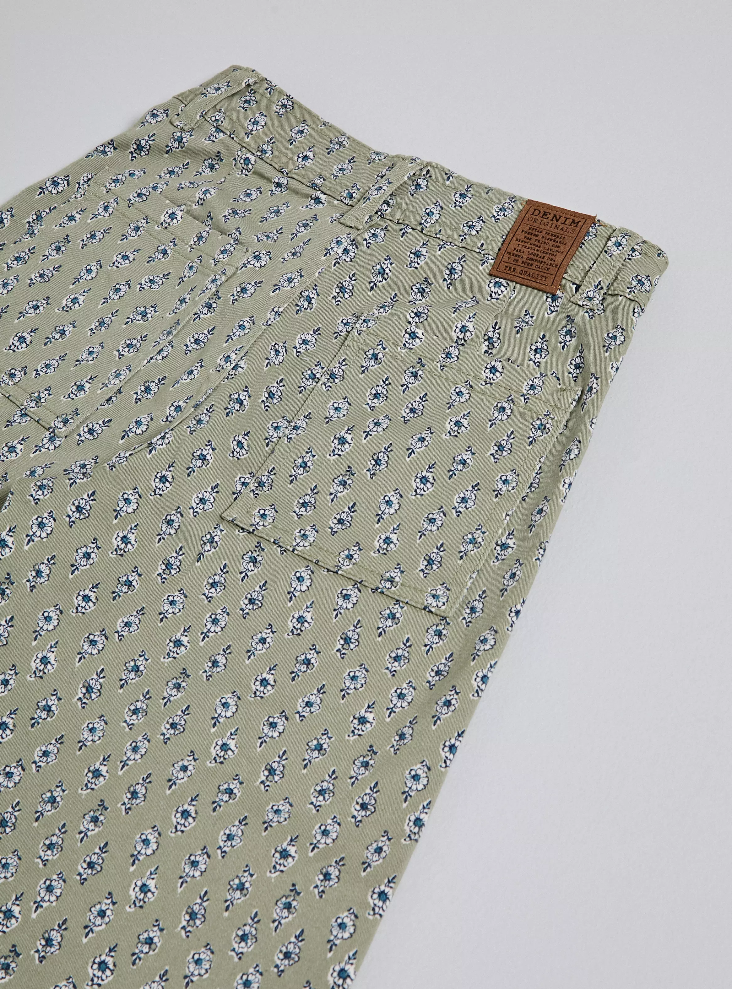 Pantalón Estampado Floral en Constraste-2