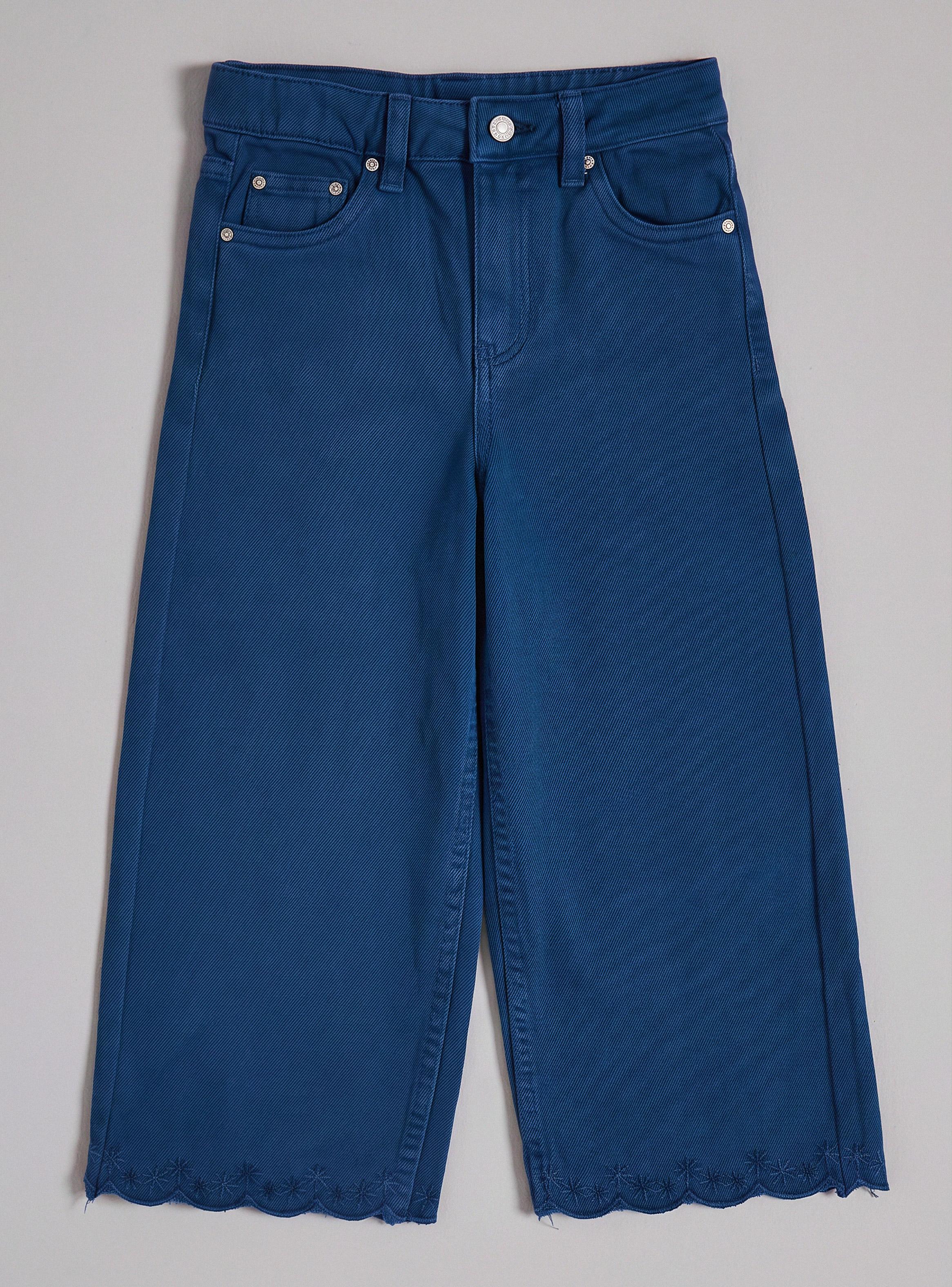 Jeans con Scalop y Bordado en el Bajo-1