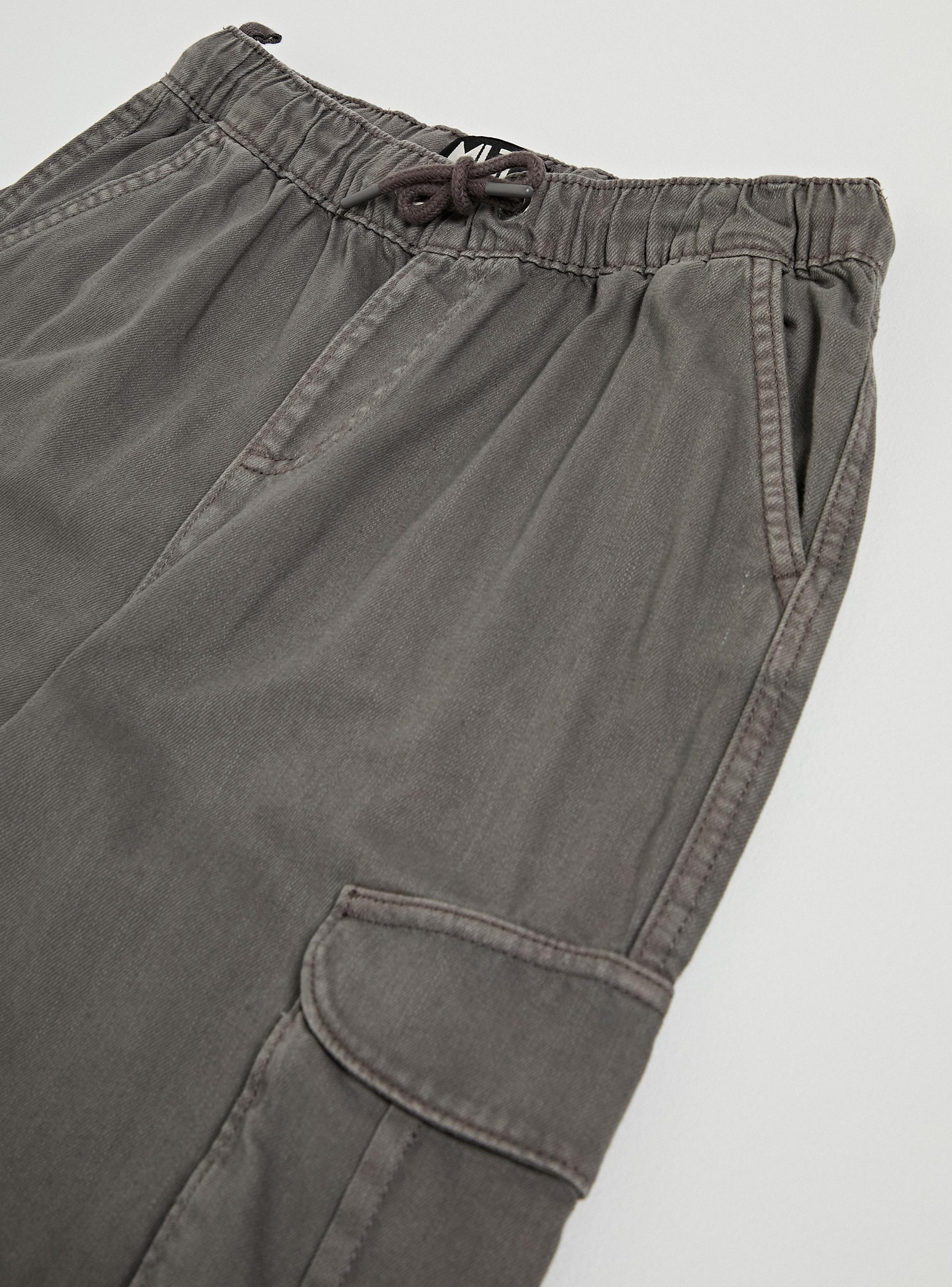 Pantalón Cargo con Bolsillo Tapeta-3