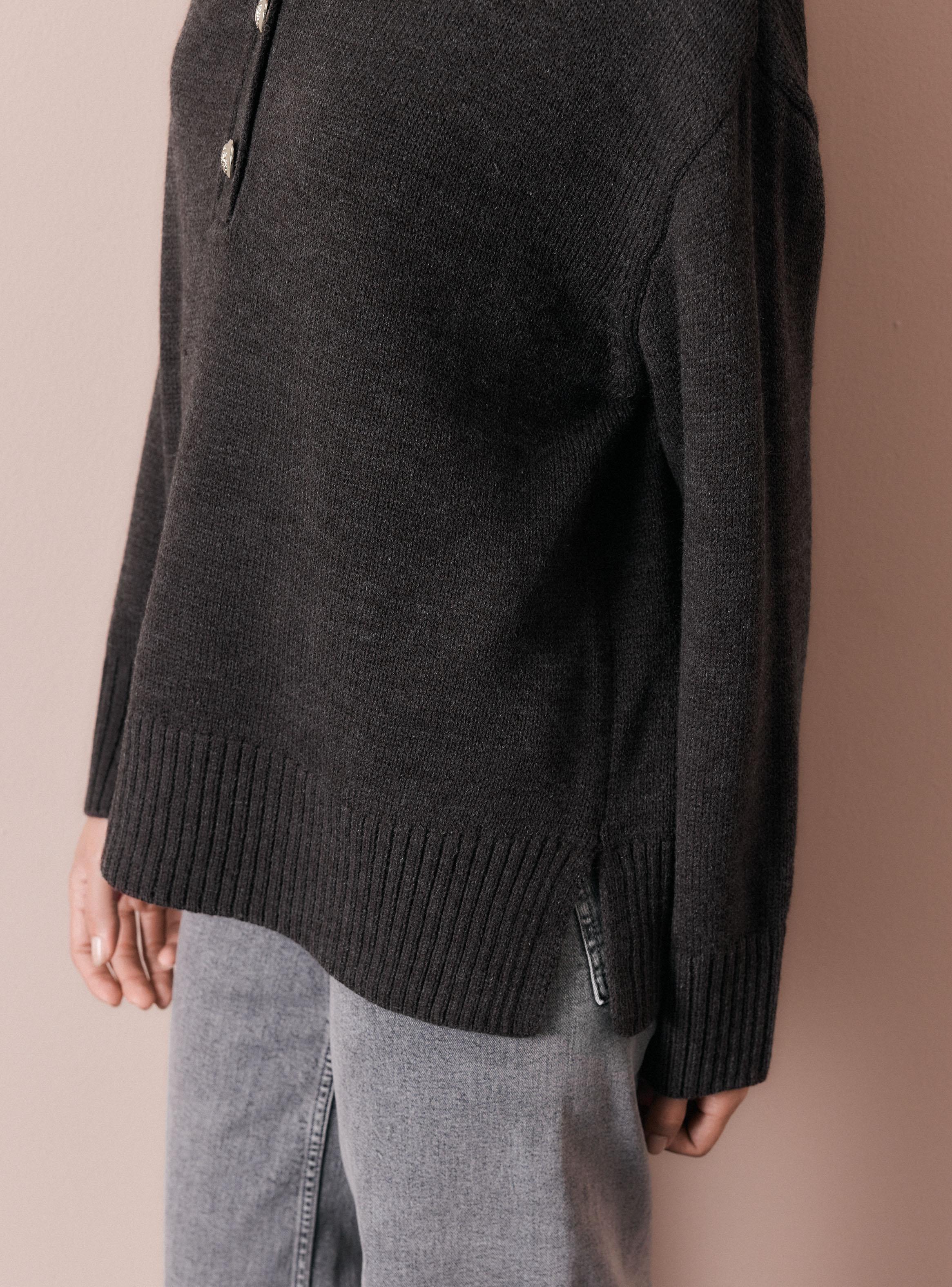 Sweater Cuello Polo con Botones Metálicos-3
