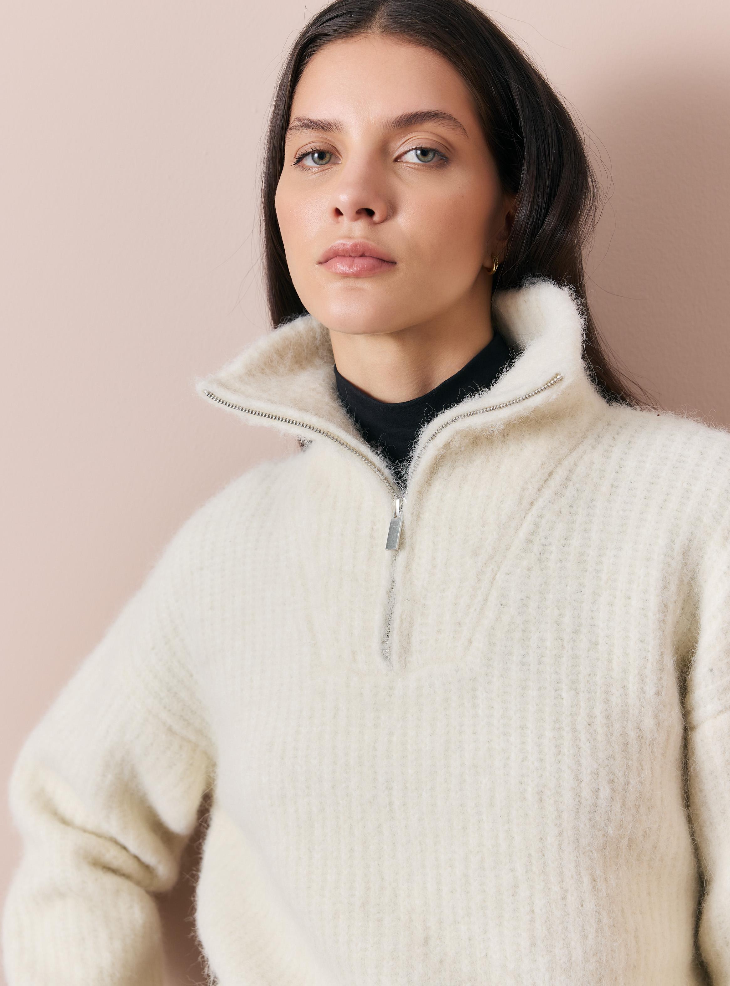 Sweater Cuello Alto con Cierre Metálico-2