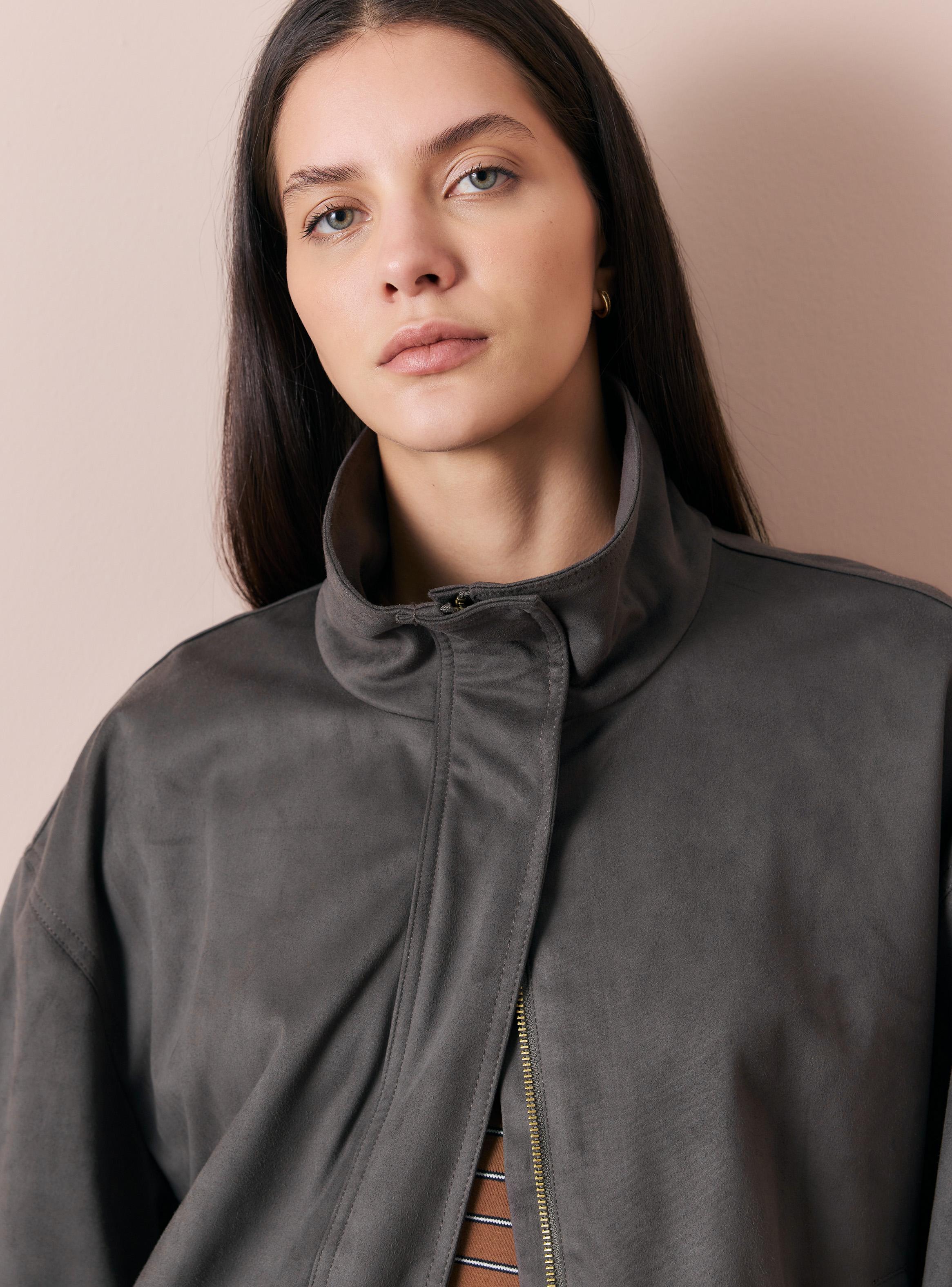 Chaqueta Bomber Efecto Gamuza con Cuello Alto y Cierre-2