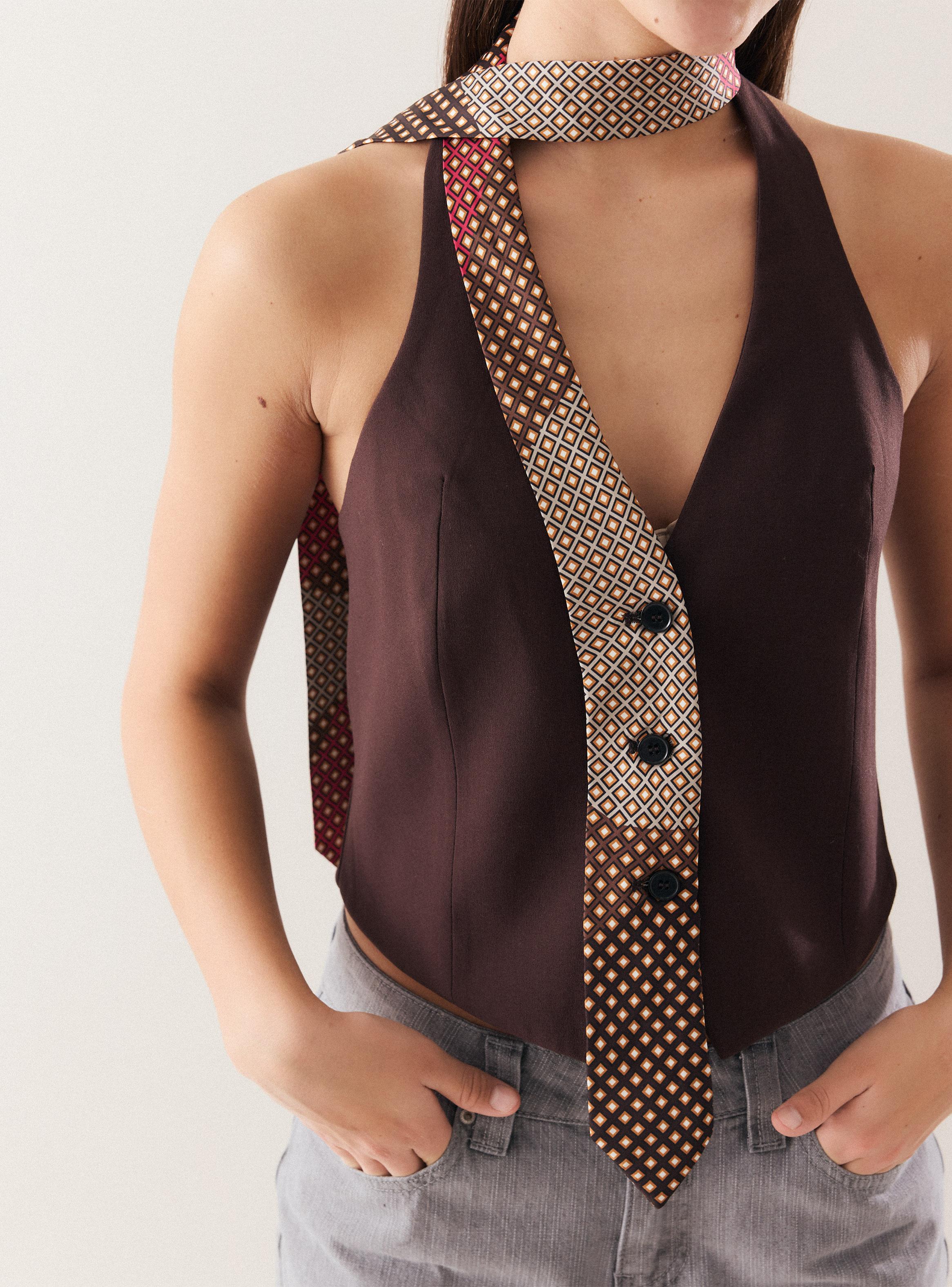 Blusa Halter con Corbata Estampada y Botones-3