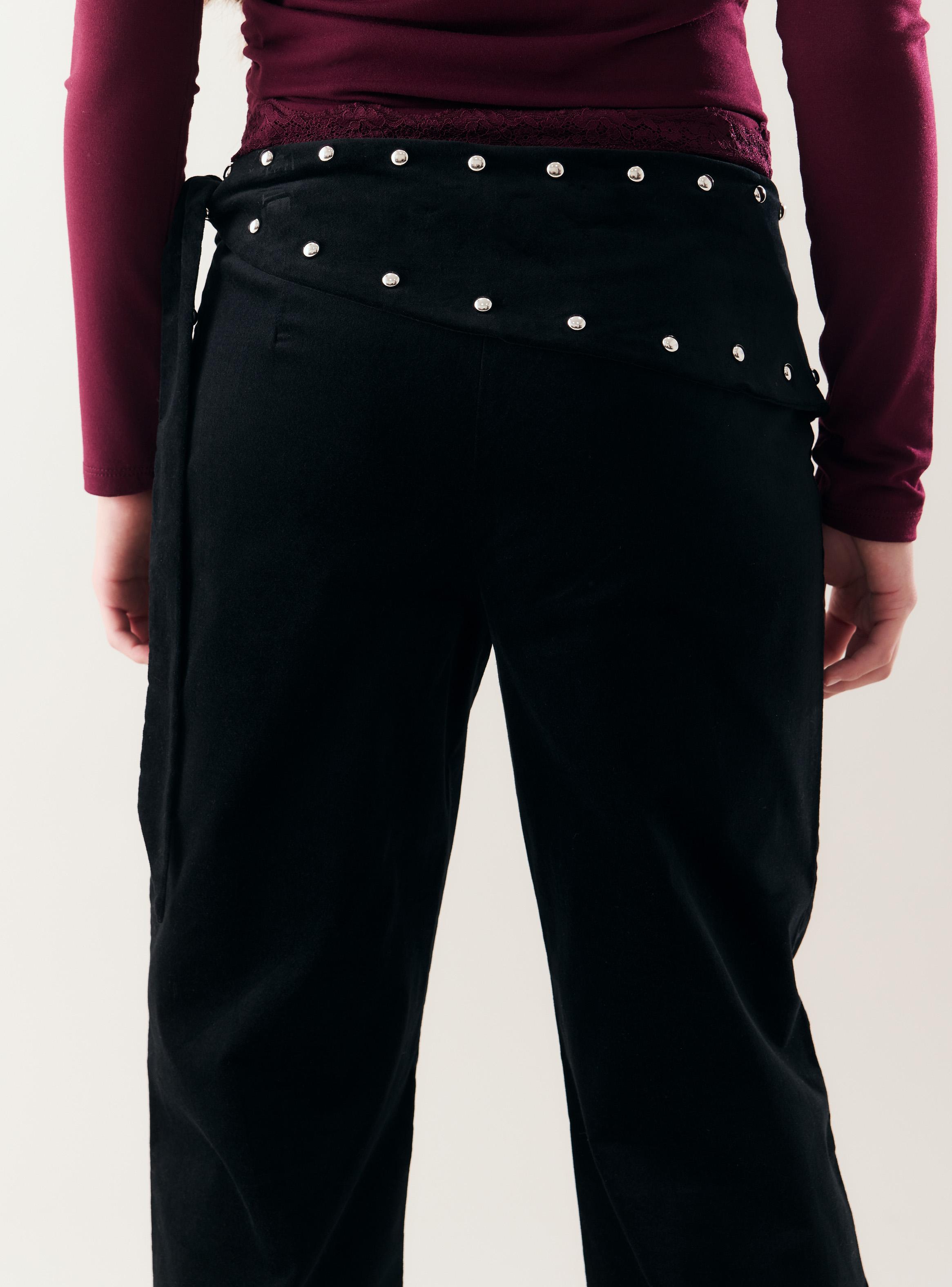 Pantalón Straight con Tachas Plateadas-3