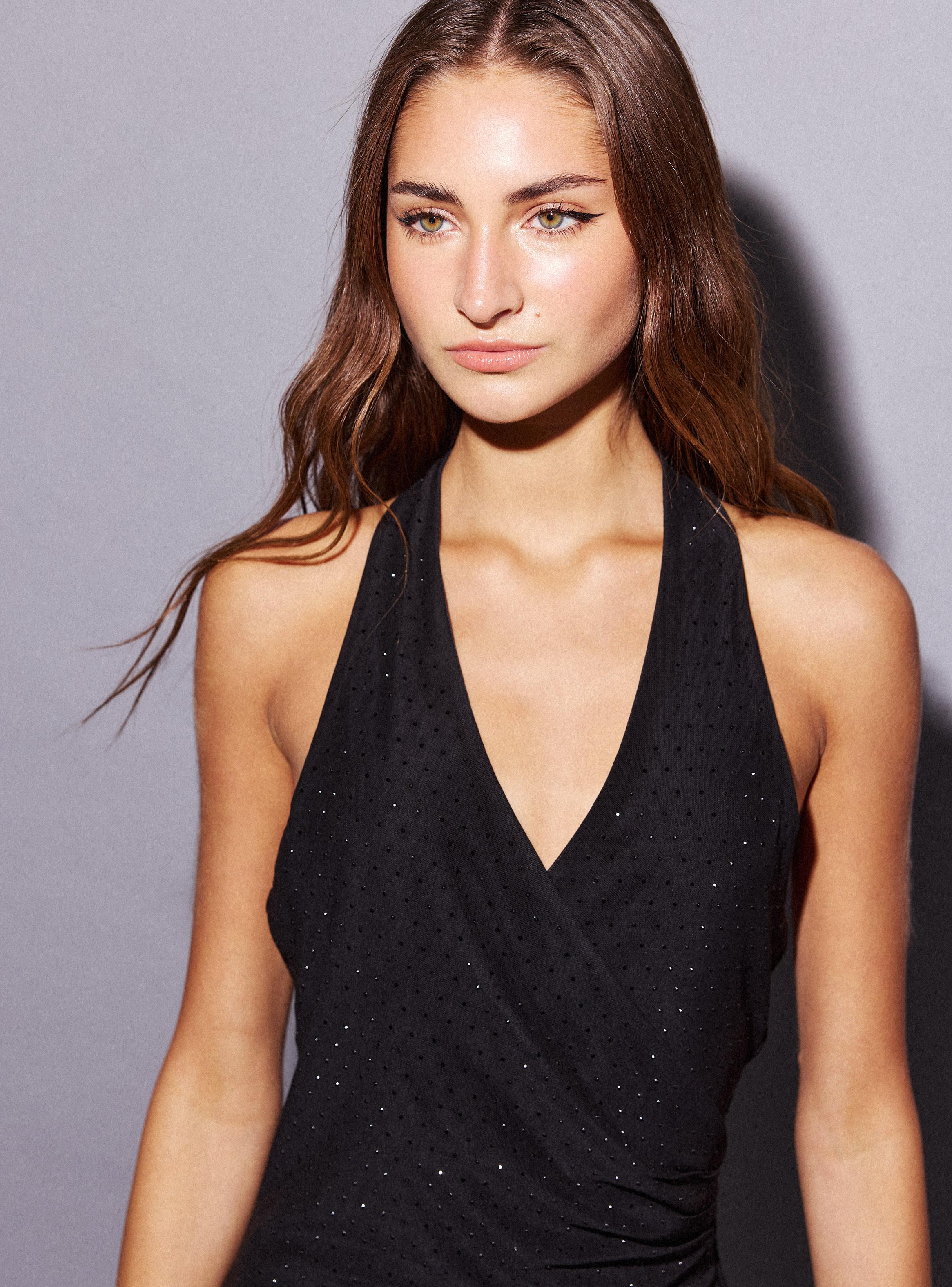 Polera Halter Cruzado Cuello V sin Manga con Brillos-2
