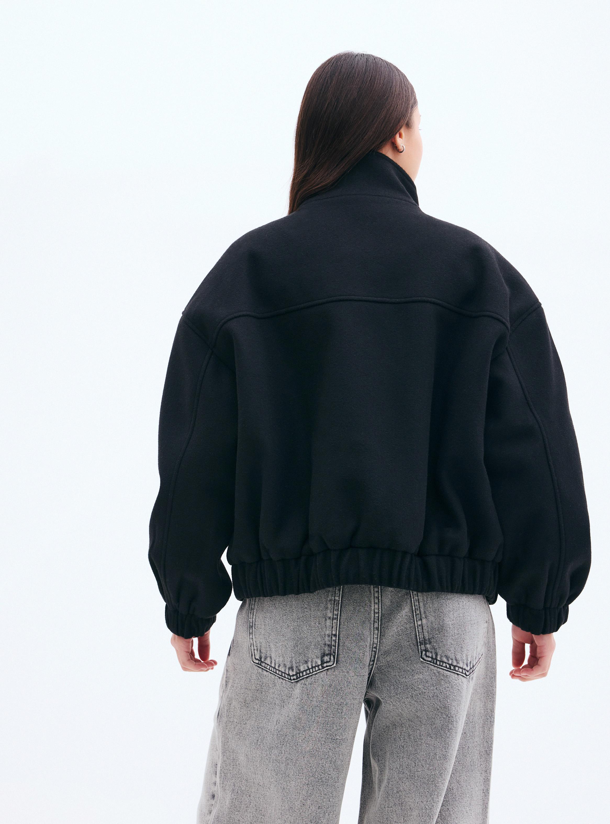 Chaqueta Oversize Cuello Alto con Bolsillos Frontales-1