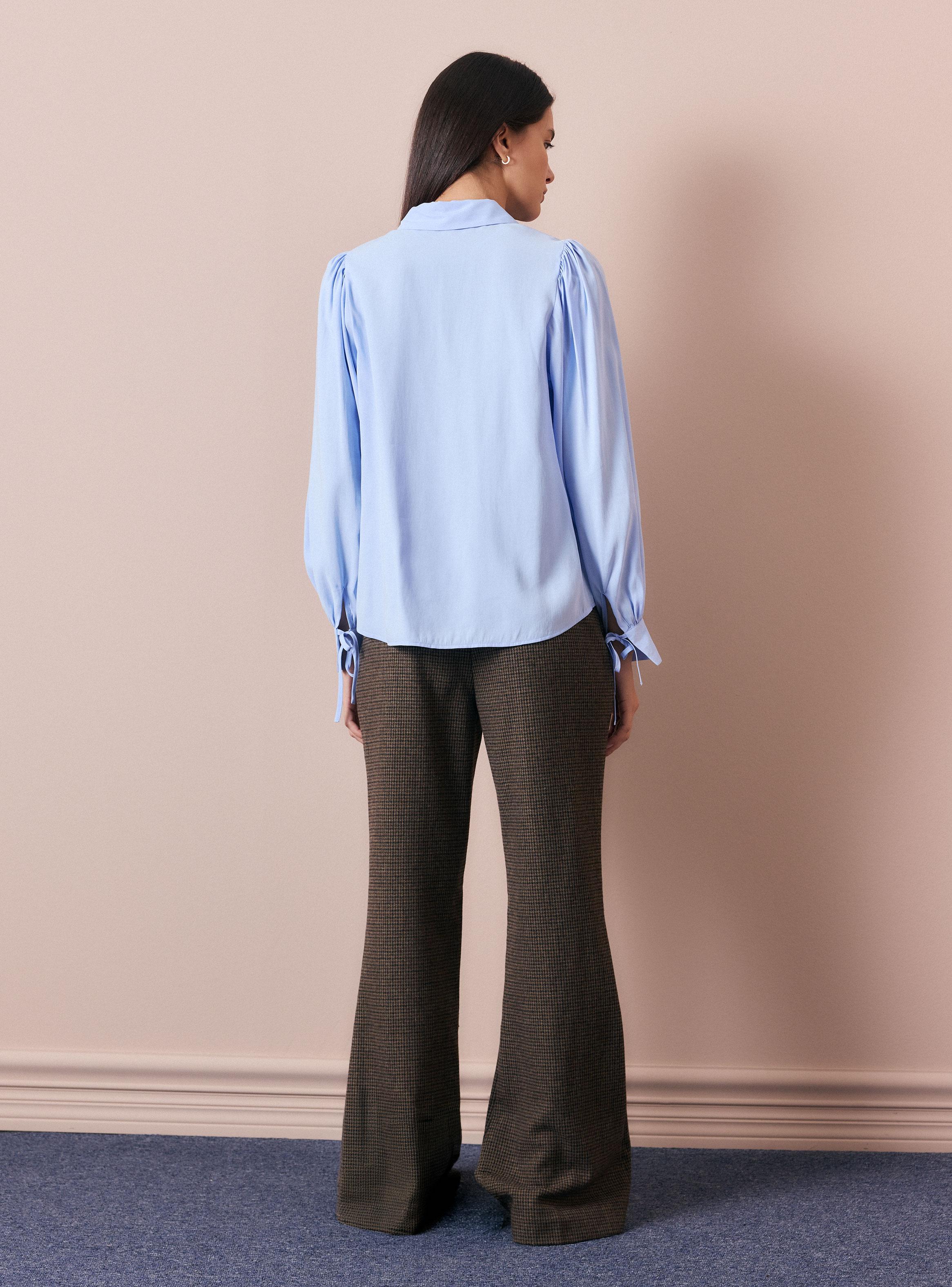 Blusa Camisera Fluida con Recogido en Hombros-5