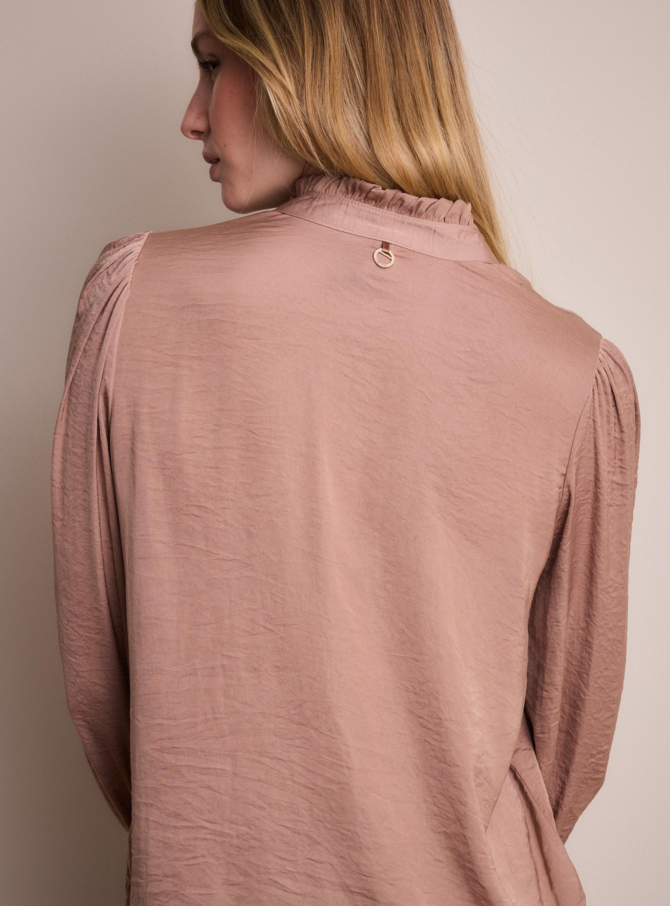 Blusa Satinada con Detalle de Vuelo-3
