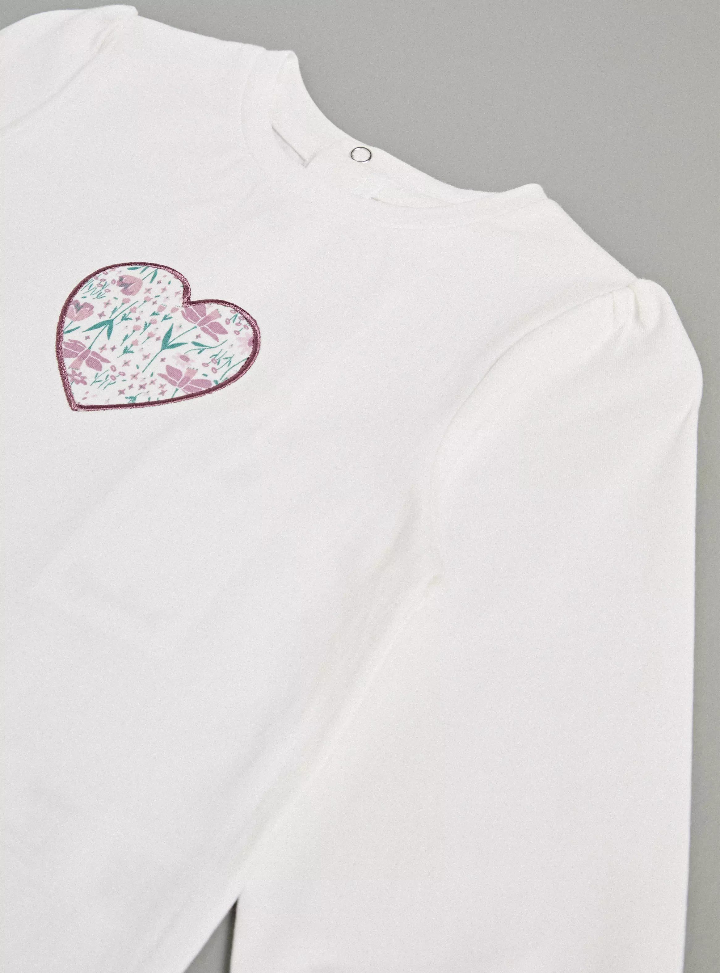 Polera Bordado Print Forma de Corazón-3