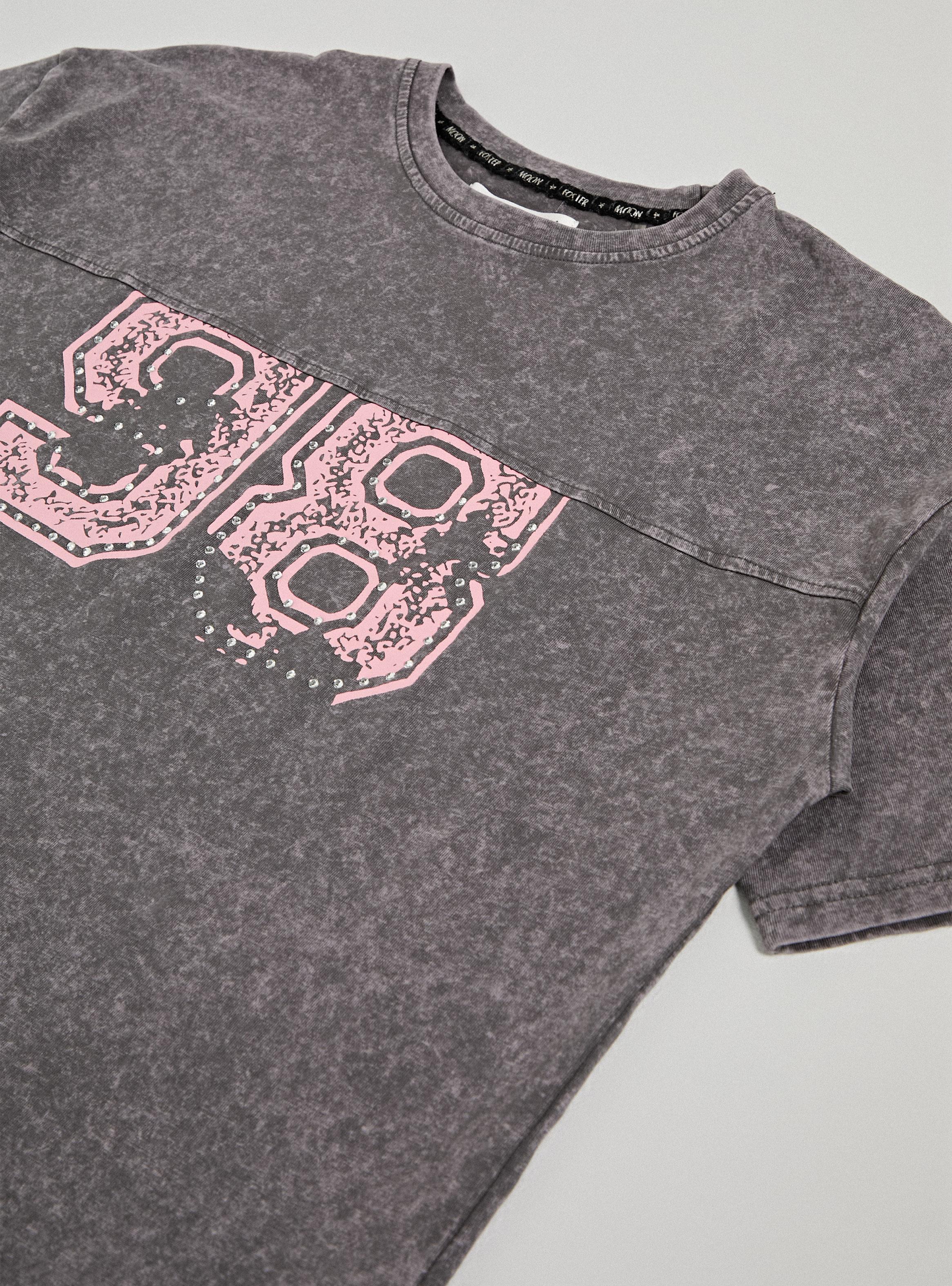 Polera Lavada Print con Tachas-3