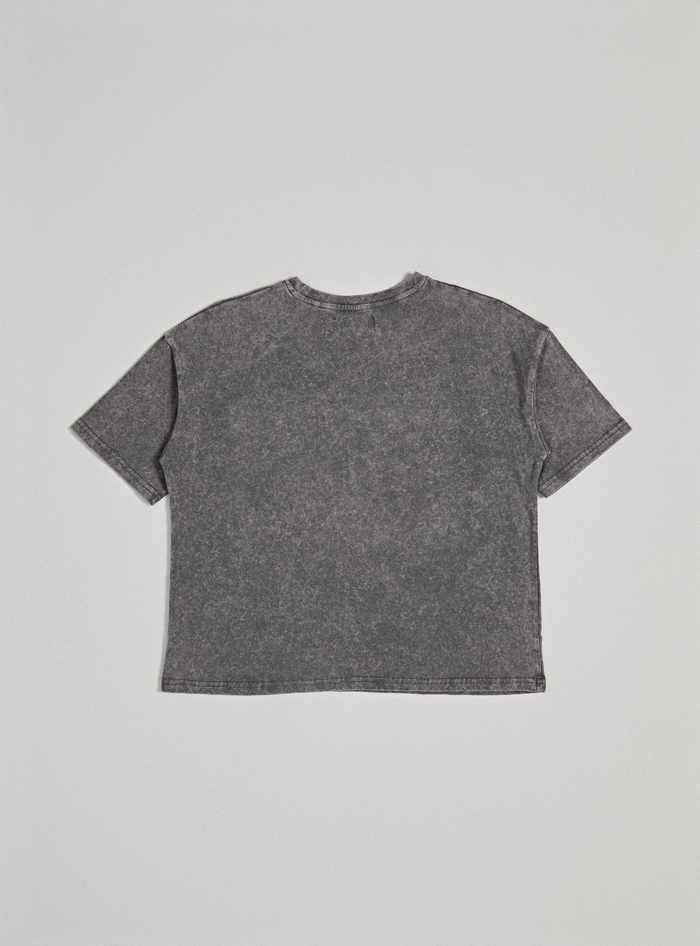 Polera Lavada Print con Tachas-2
