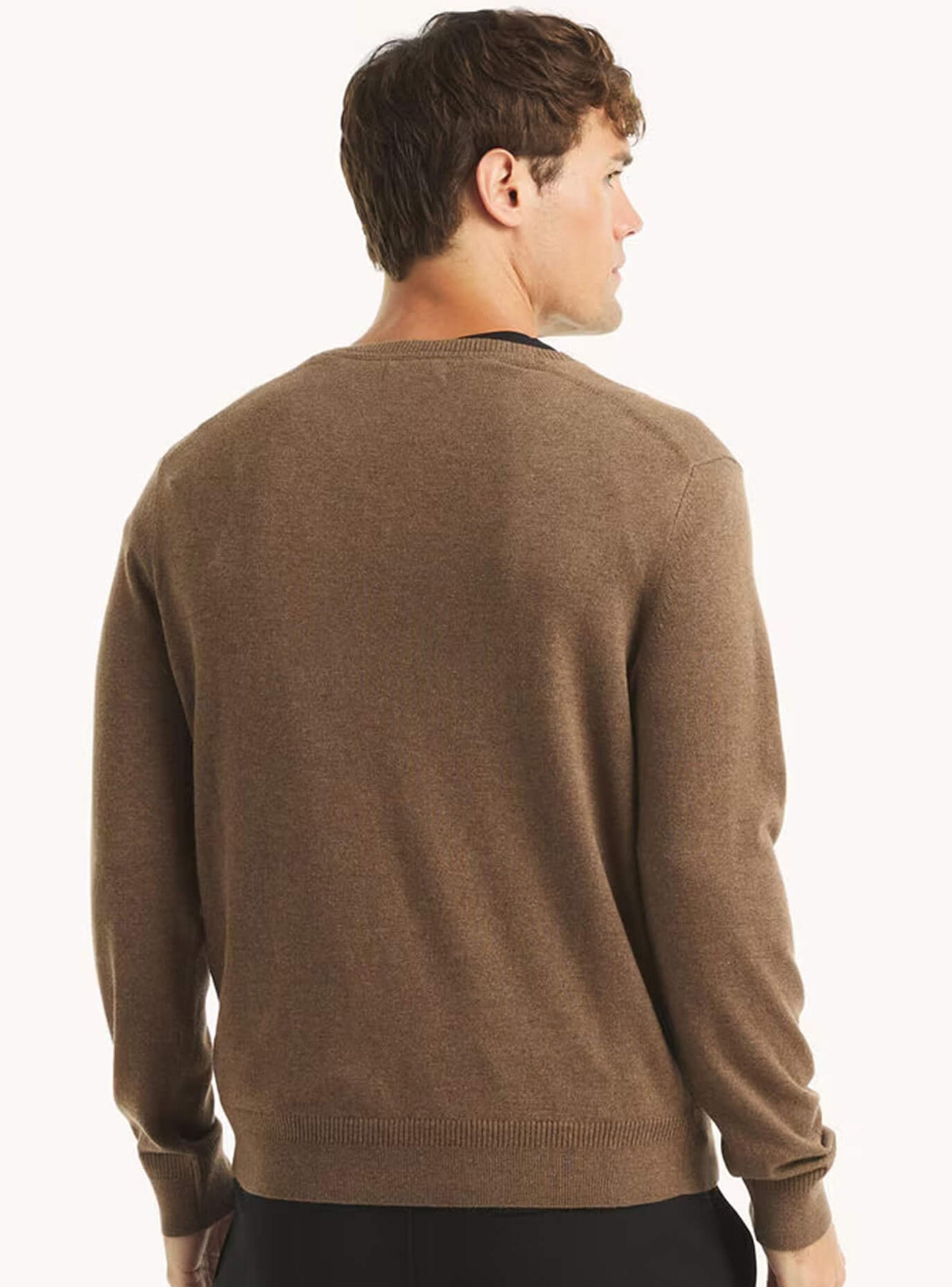 Sweater Liso Cuello V Logo Bordado-1