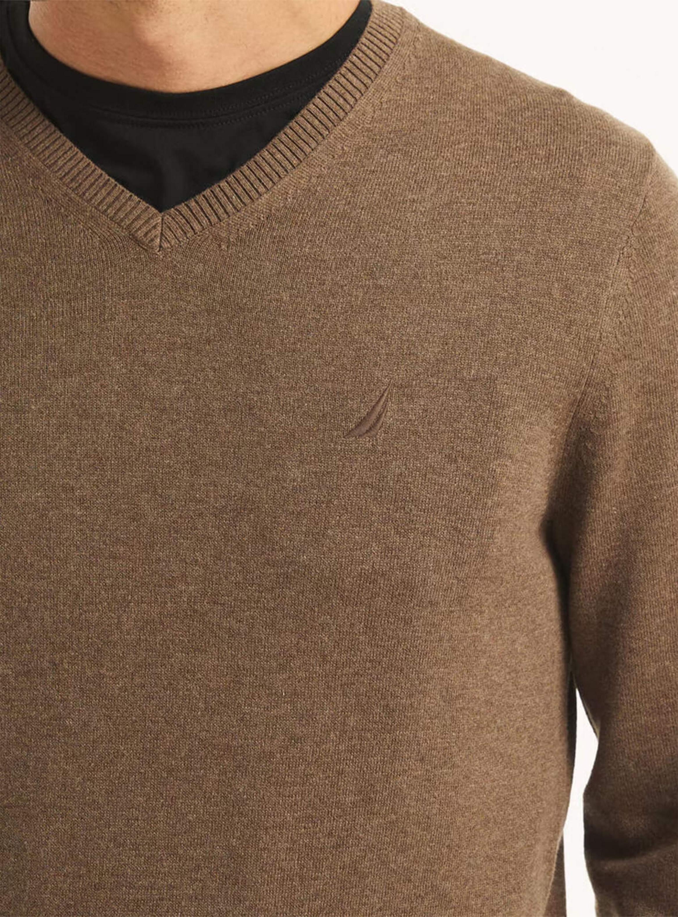 Sweater Liso Cuello V Logo Bordado-2