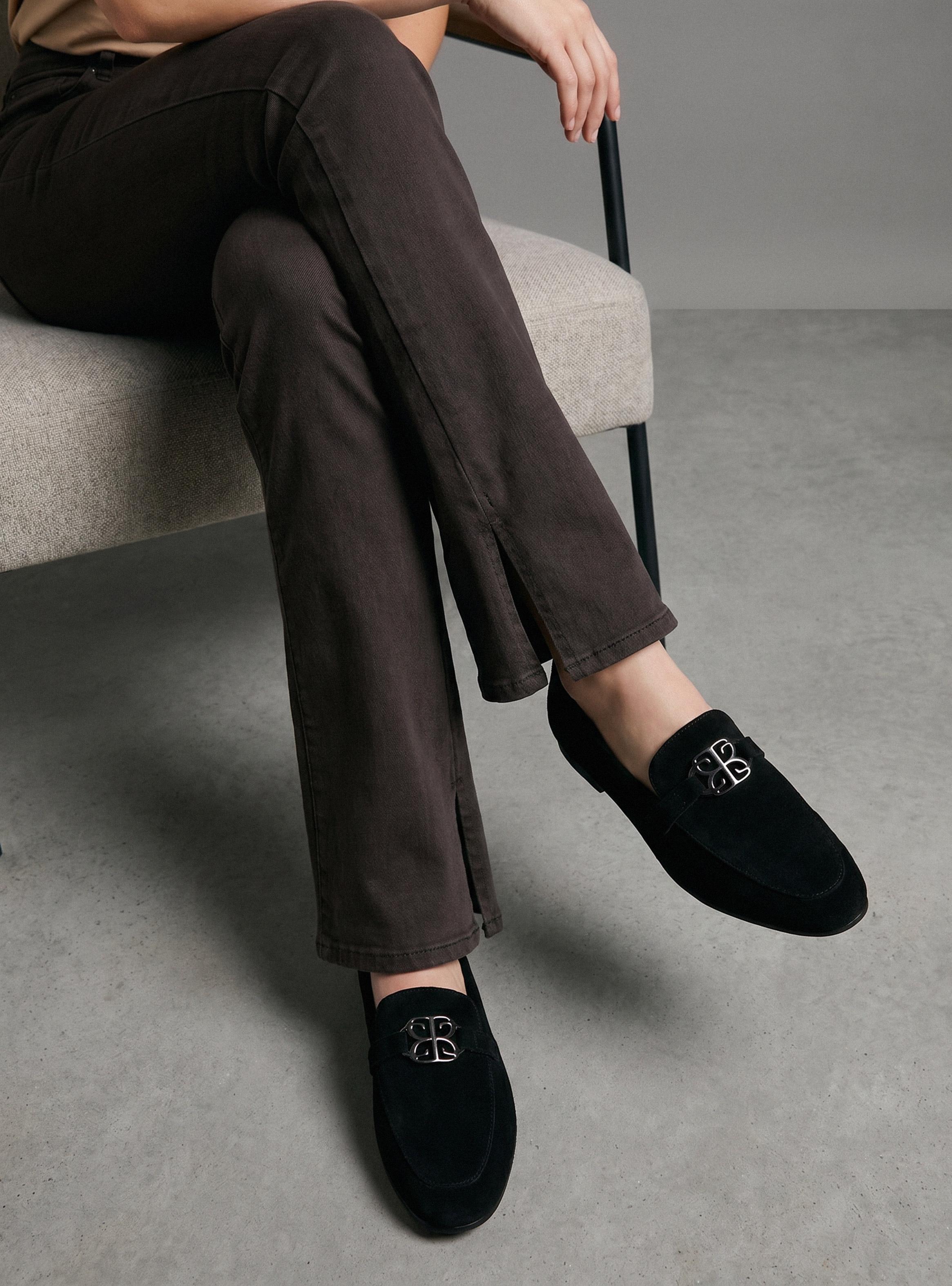 Mocasín Cuero con Hebilla Metálica Decorativa Mujer-0