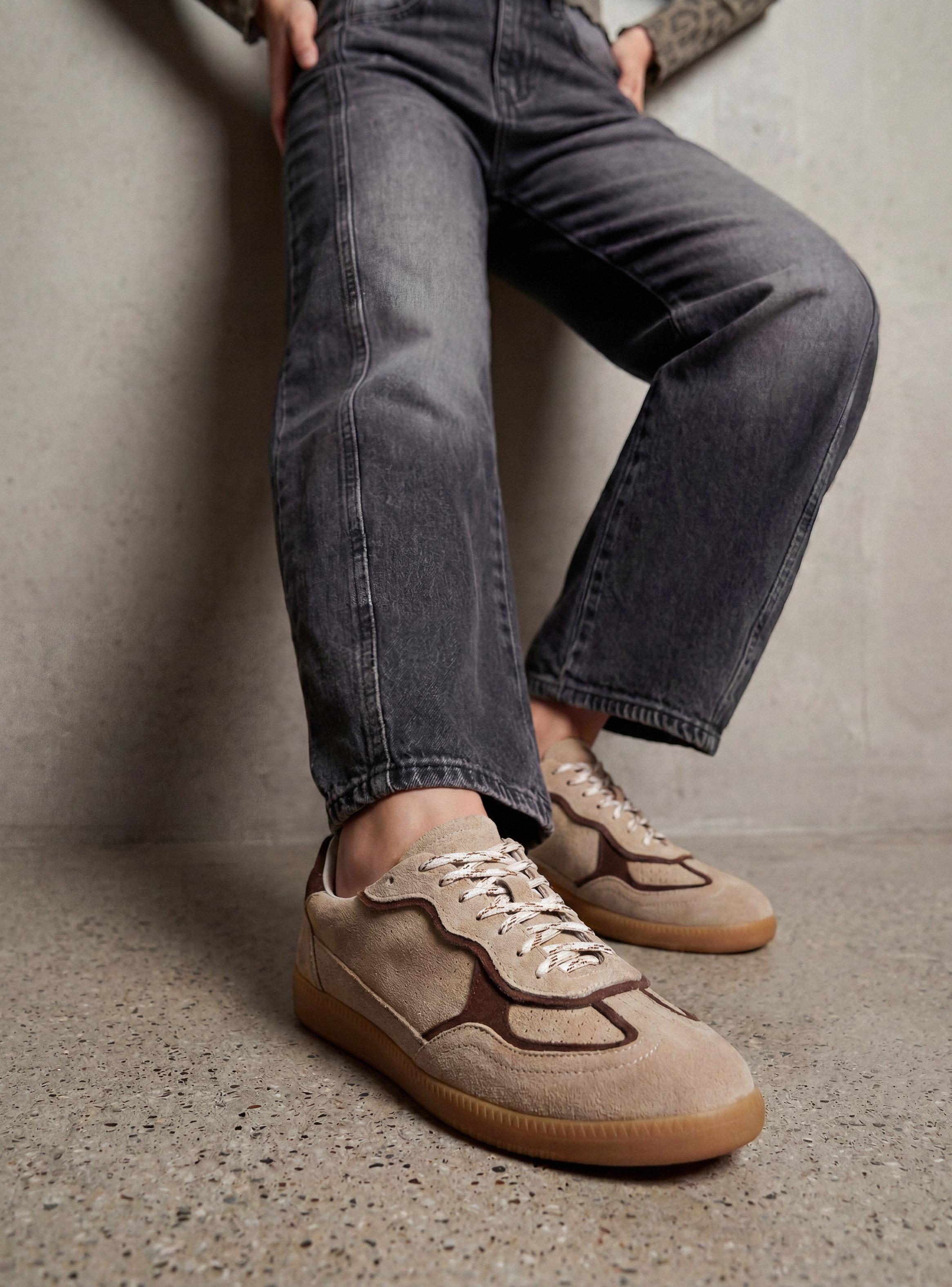 Zapatilla Urbana Cuero Estilo Retro  Mujer-0