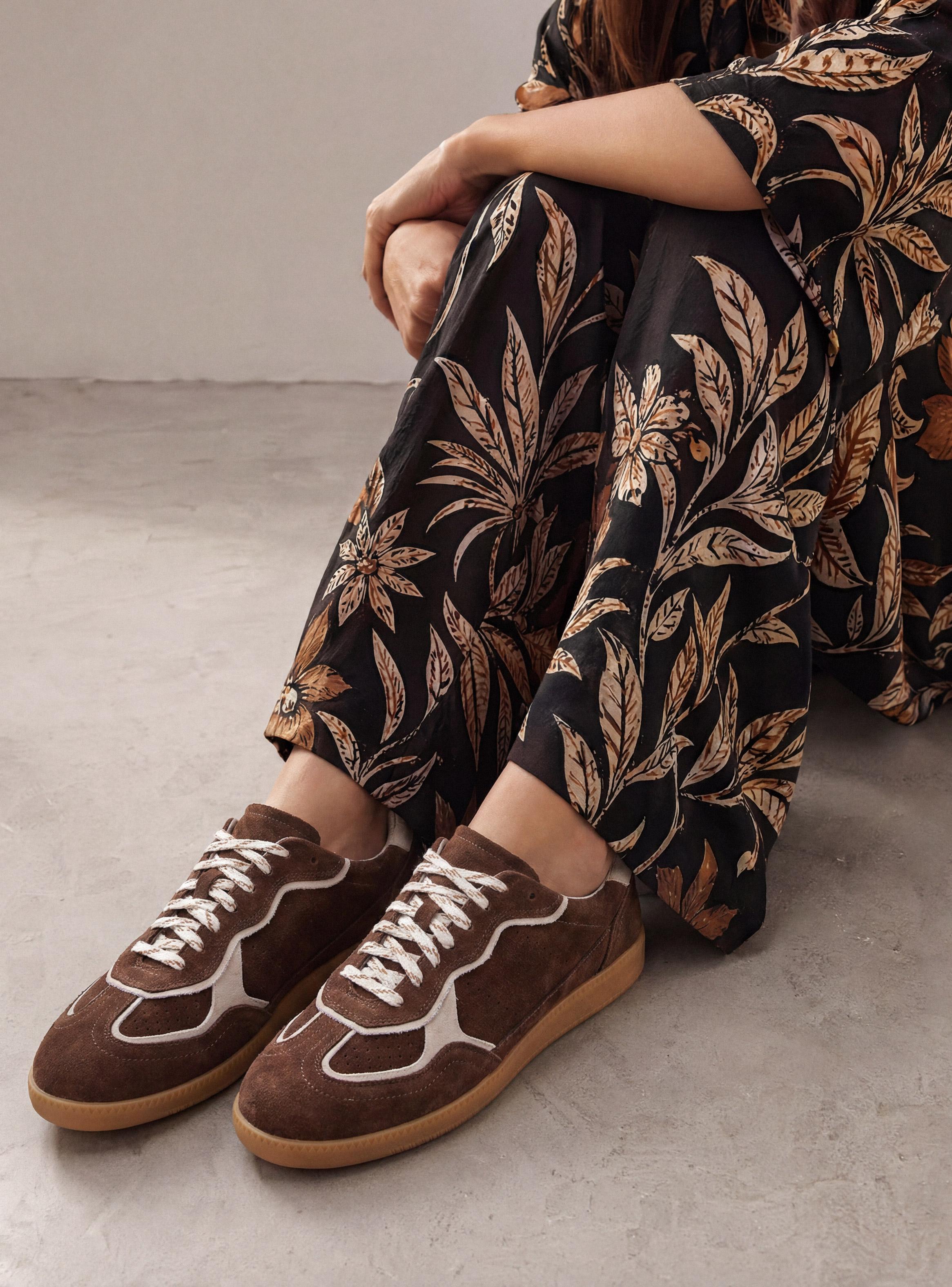 Zapatilla Urbana Cuero Estilo Retro  Mujer-0