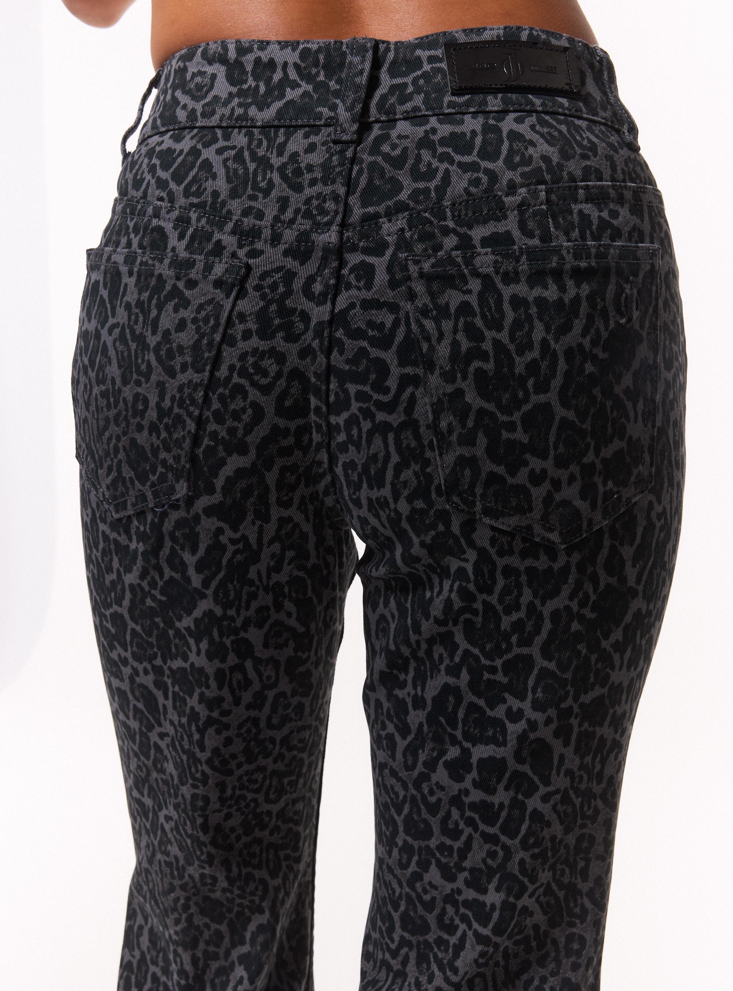 Jeans Flare con Full Print Animal con Tajalí en la Bota-3