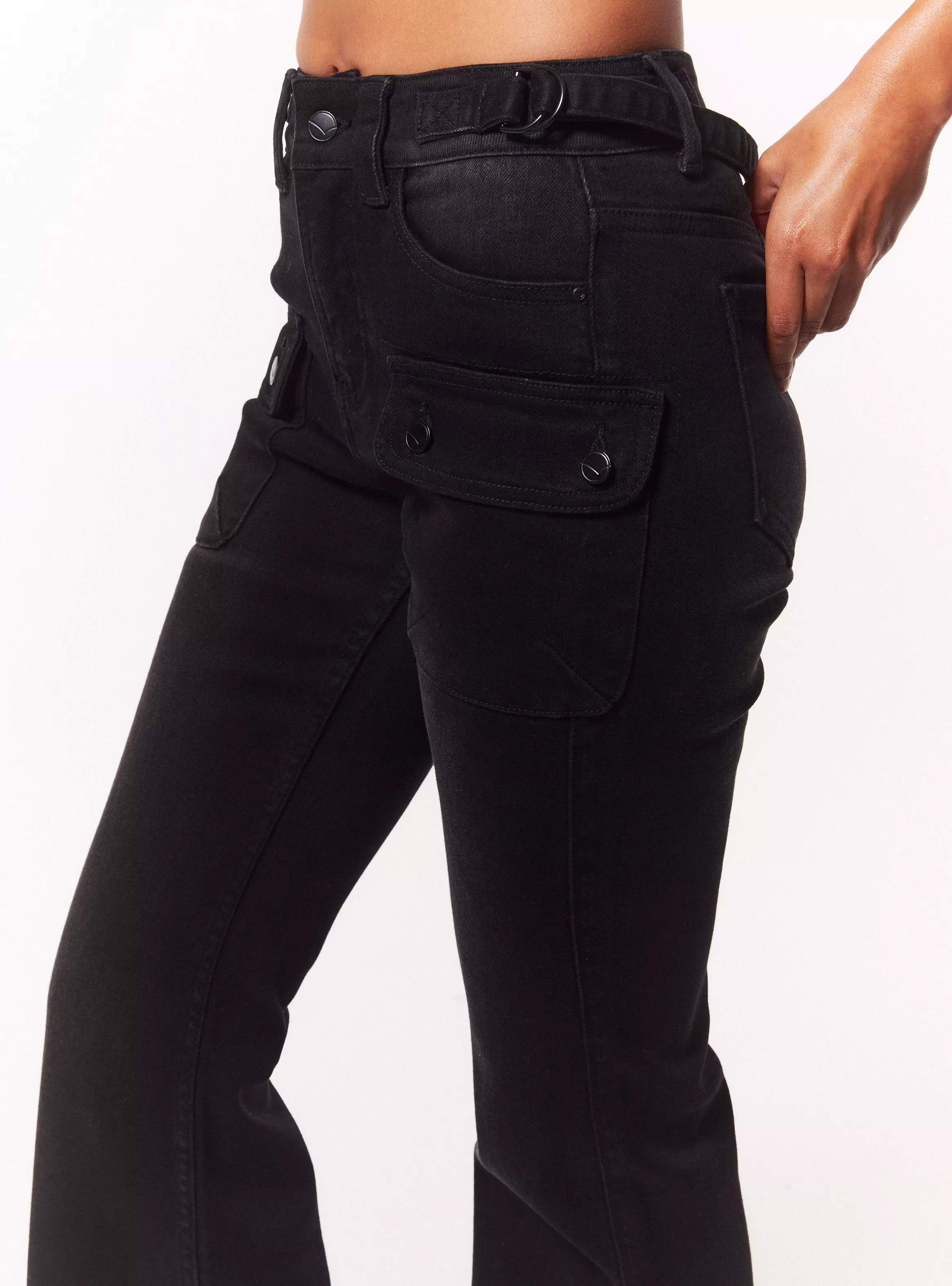 Jeans Flare con Bolsillos con Broche Delantero-2