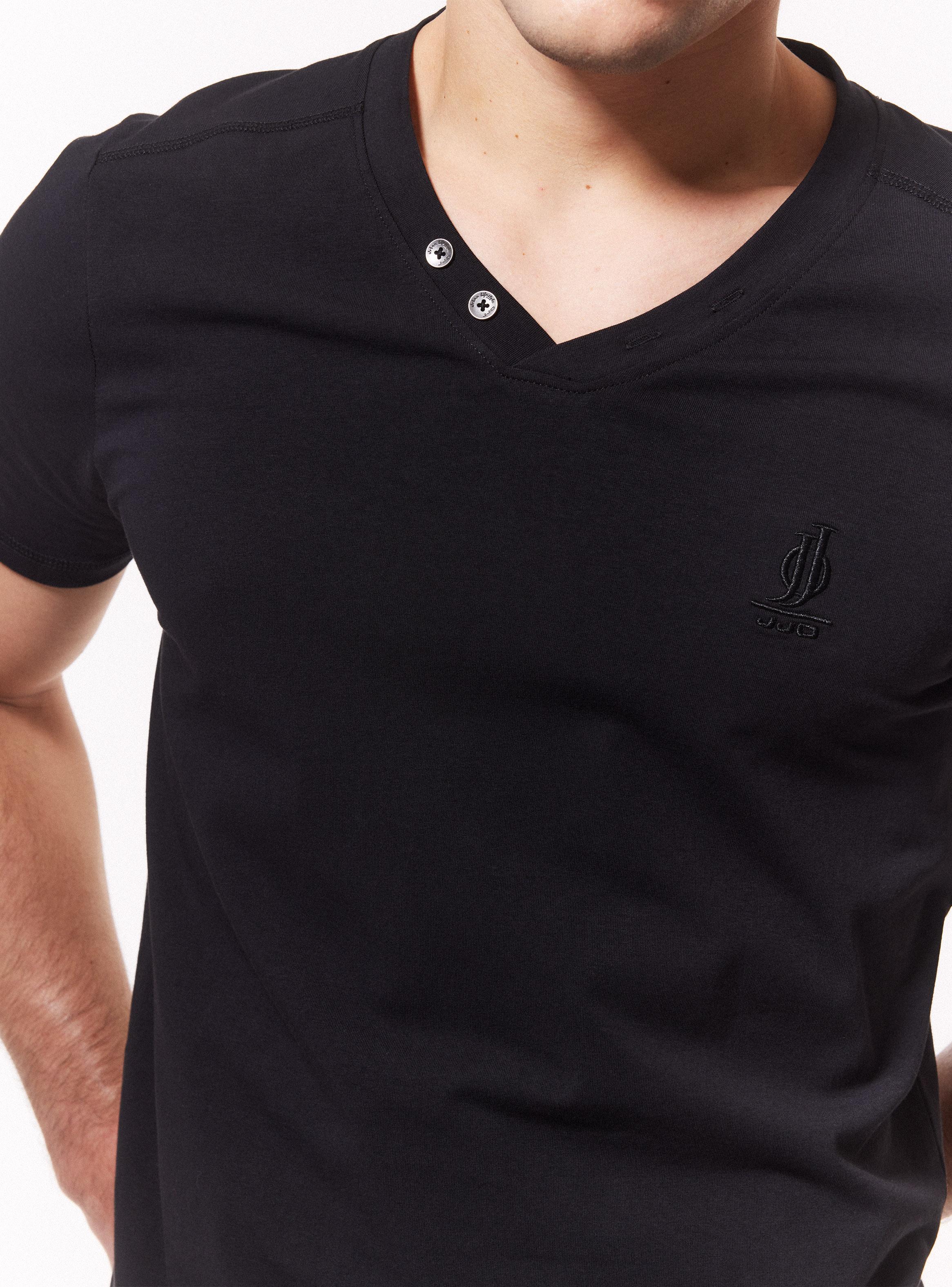 Polera Muscle Fit Botones Cuello V-3