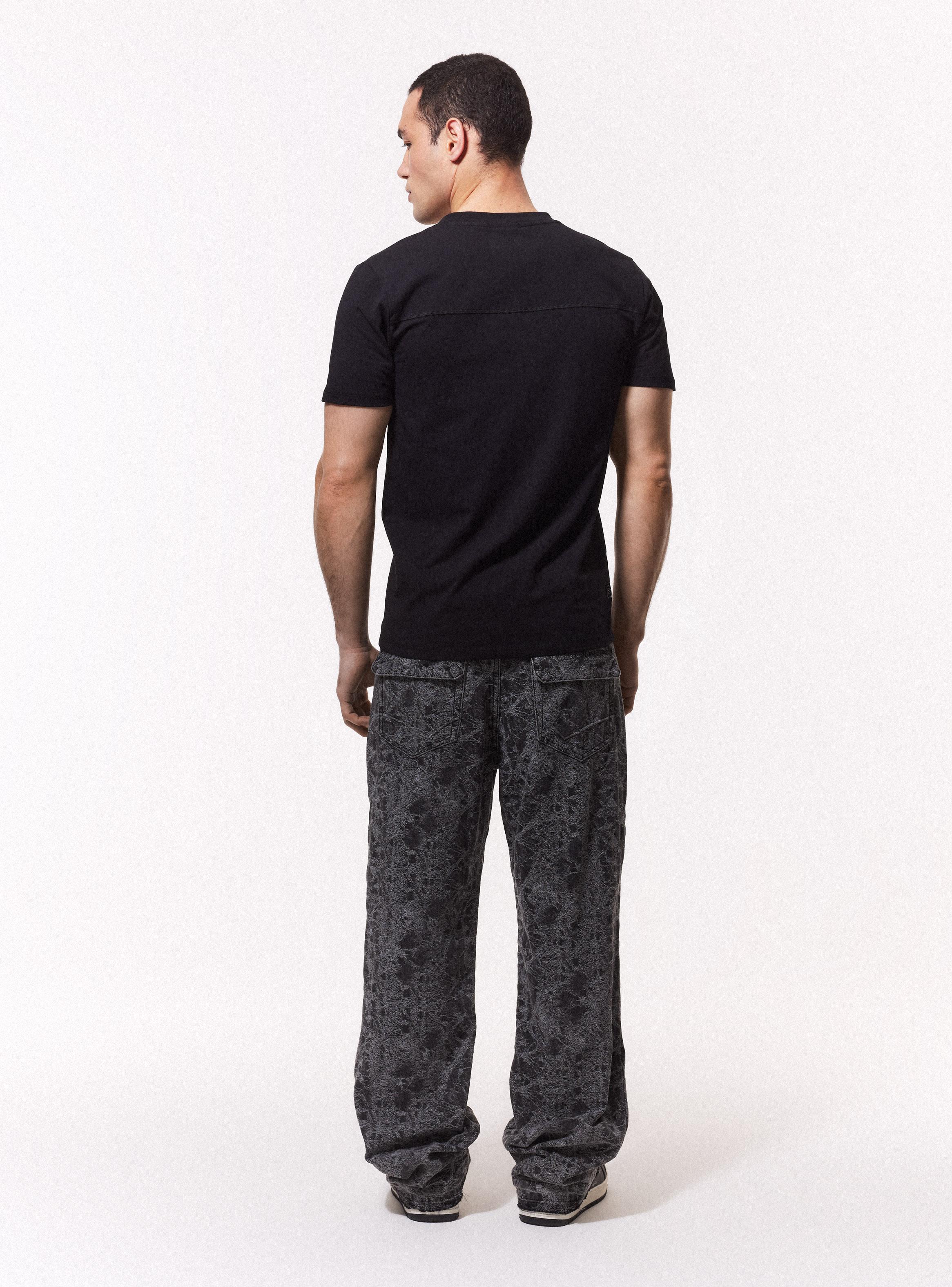 Polera Muscle Fit Botones Cuello V-5