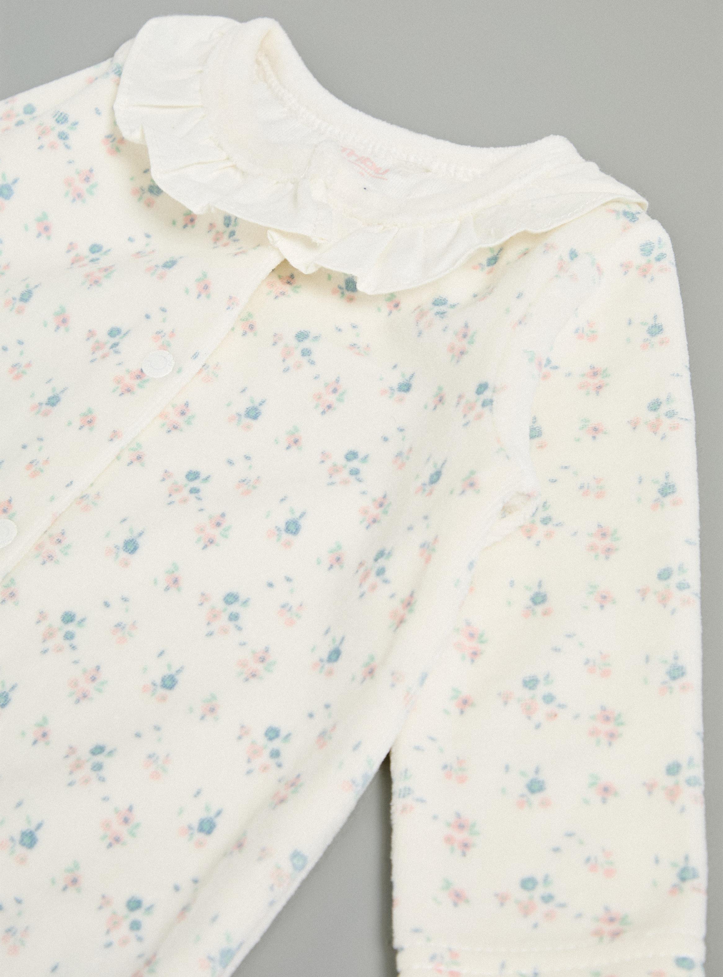 Osito con Estampado Flores y Vuelo en Pecho-3