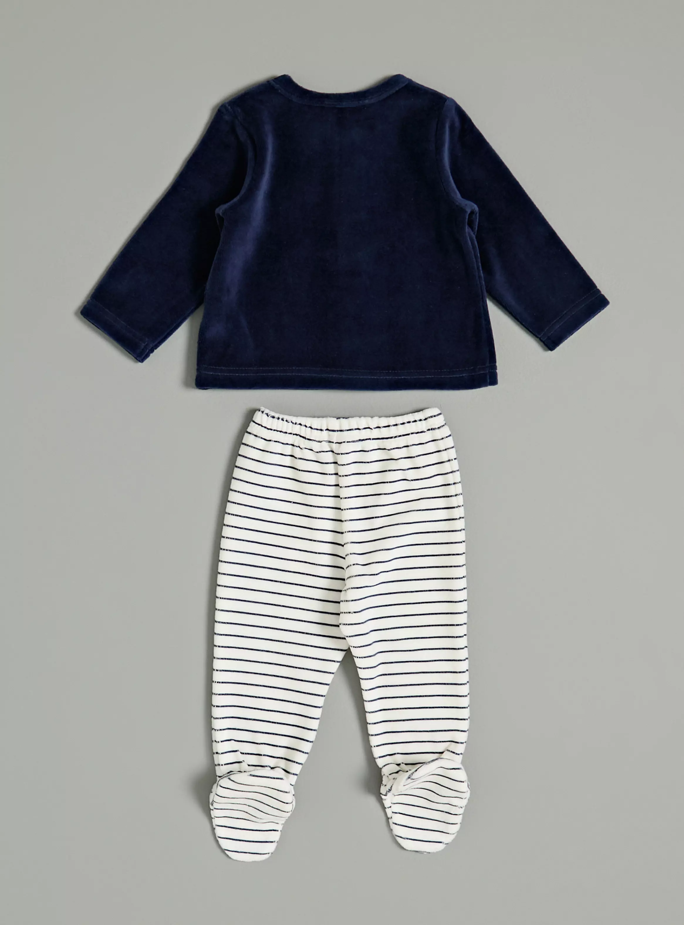 Conjunto Rayas con Estamado en Pecho-2
