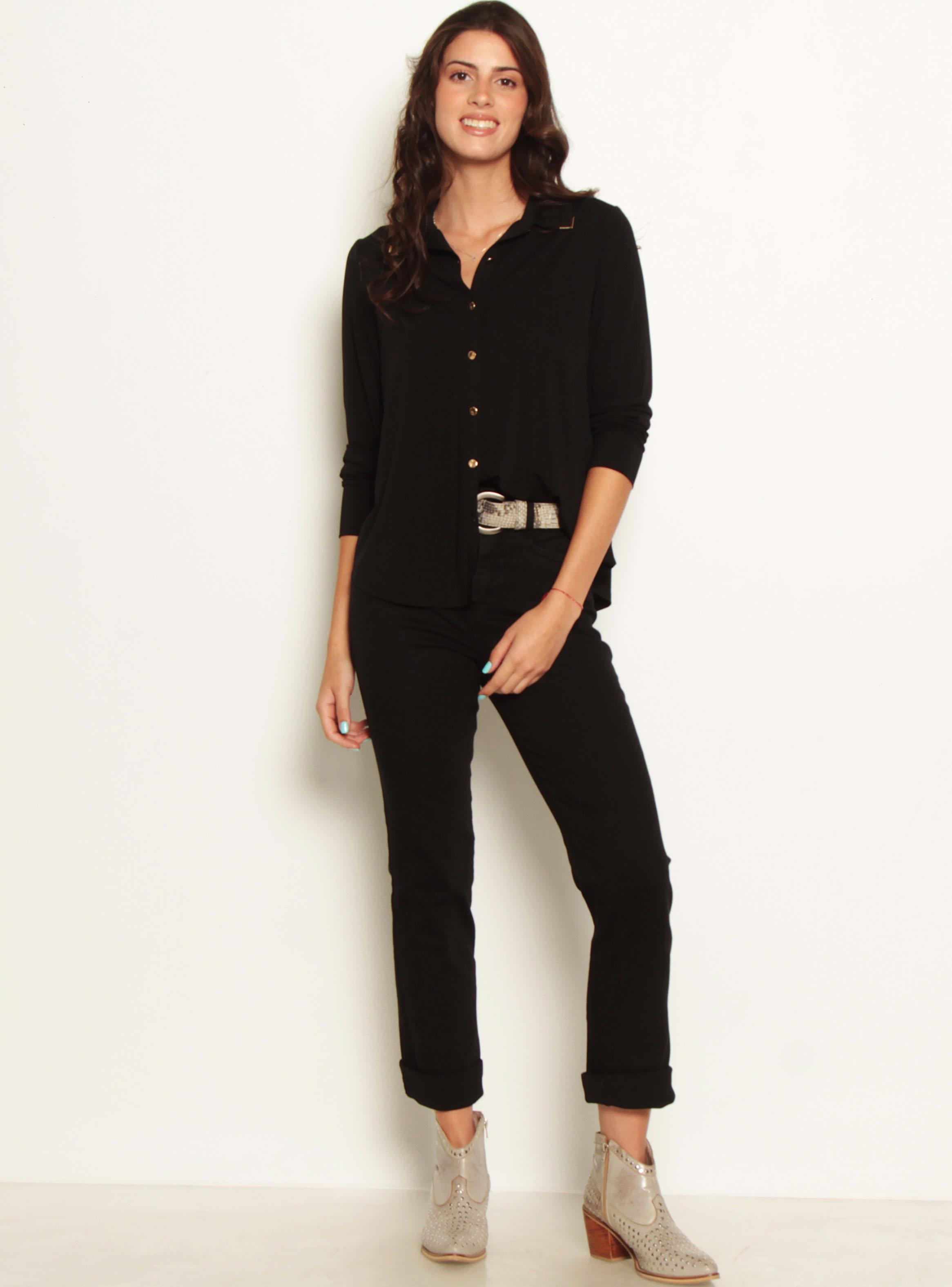 Blusa con Aplicación en Punta Cuello-3