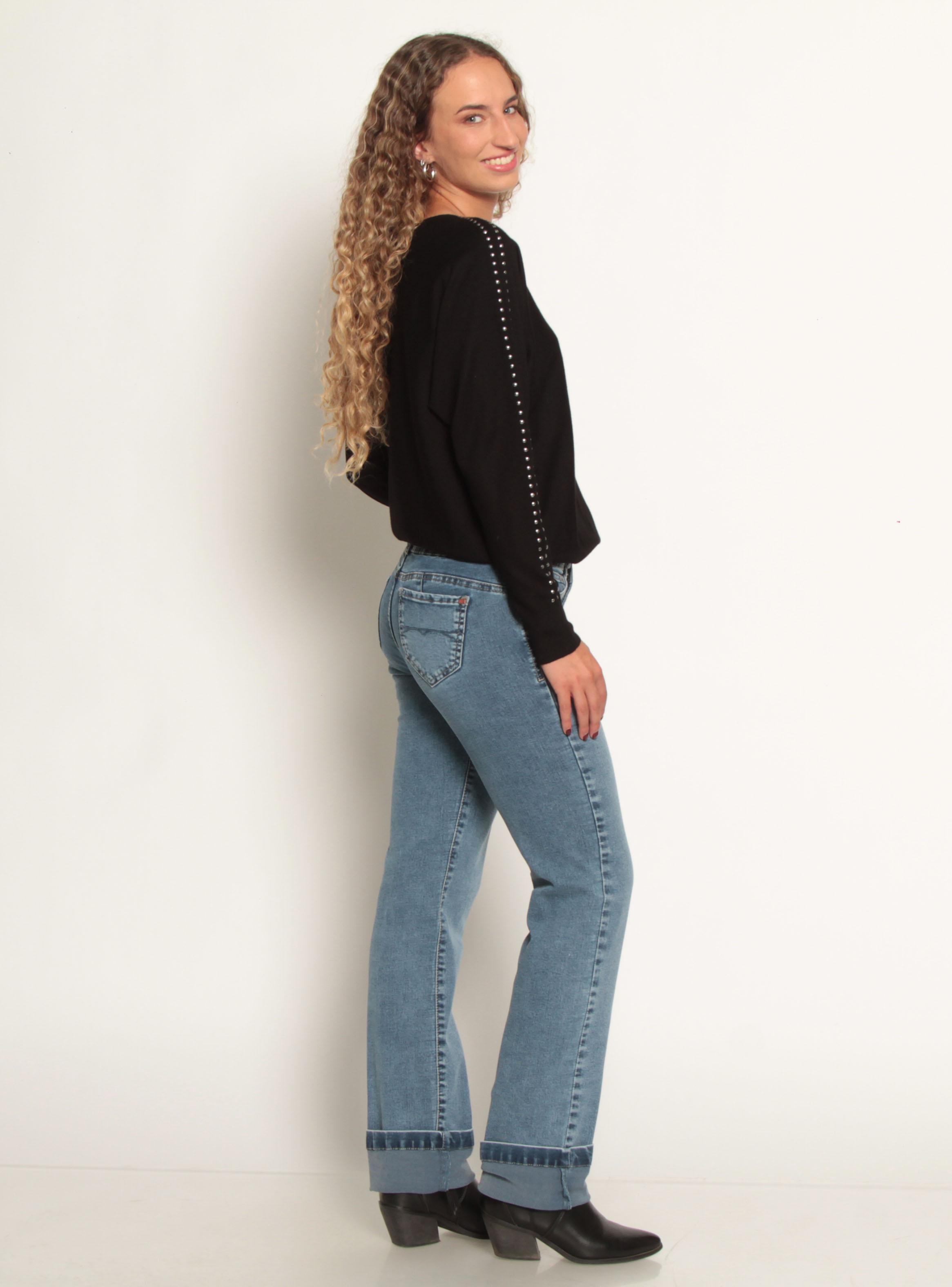 Sweater Manga Larga Escote V con Aplicación en Cuello-4