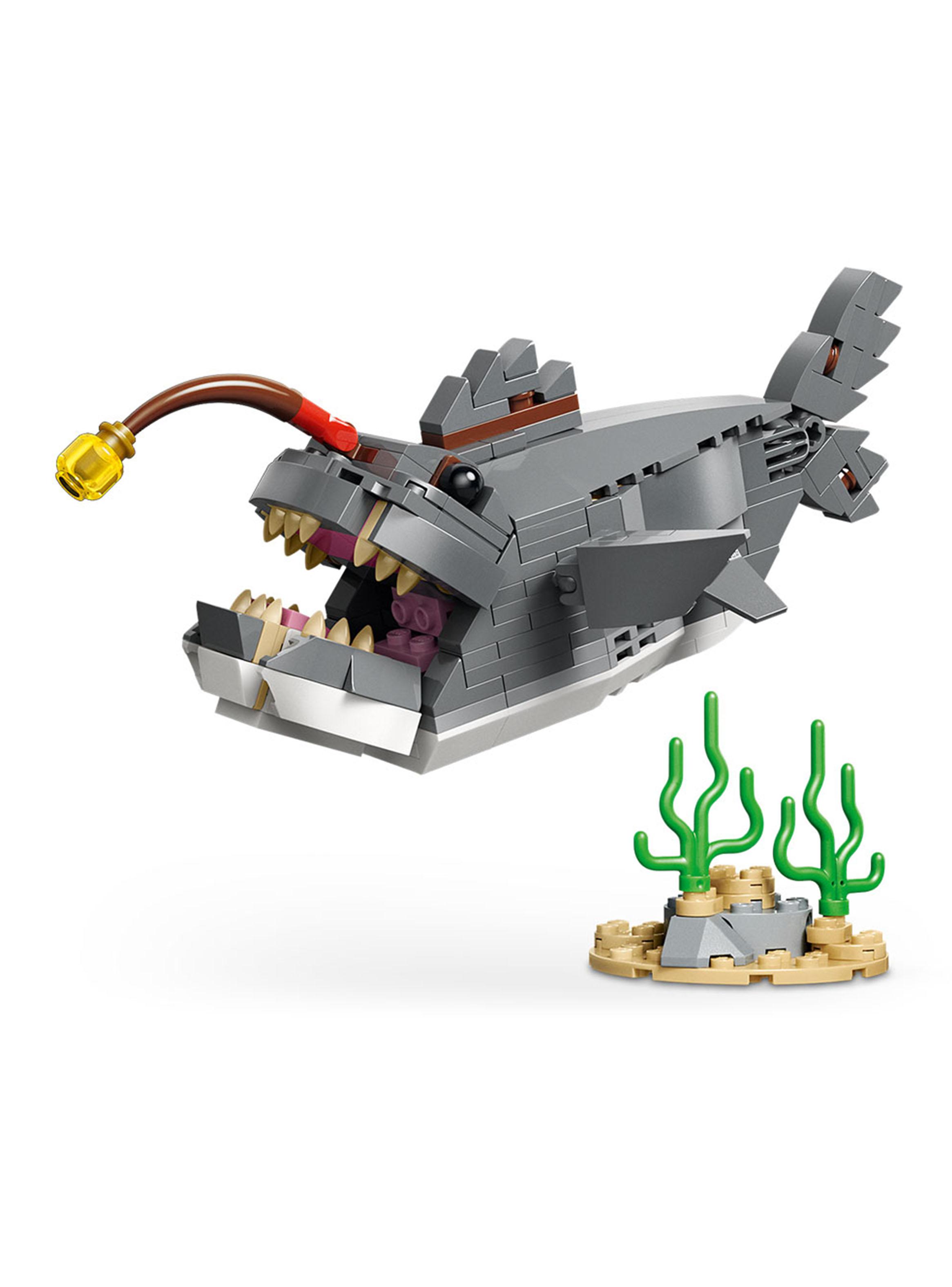 Lego Tiburón Feroz con Cofre del Tesoro Creator-1