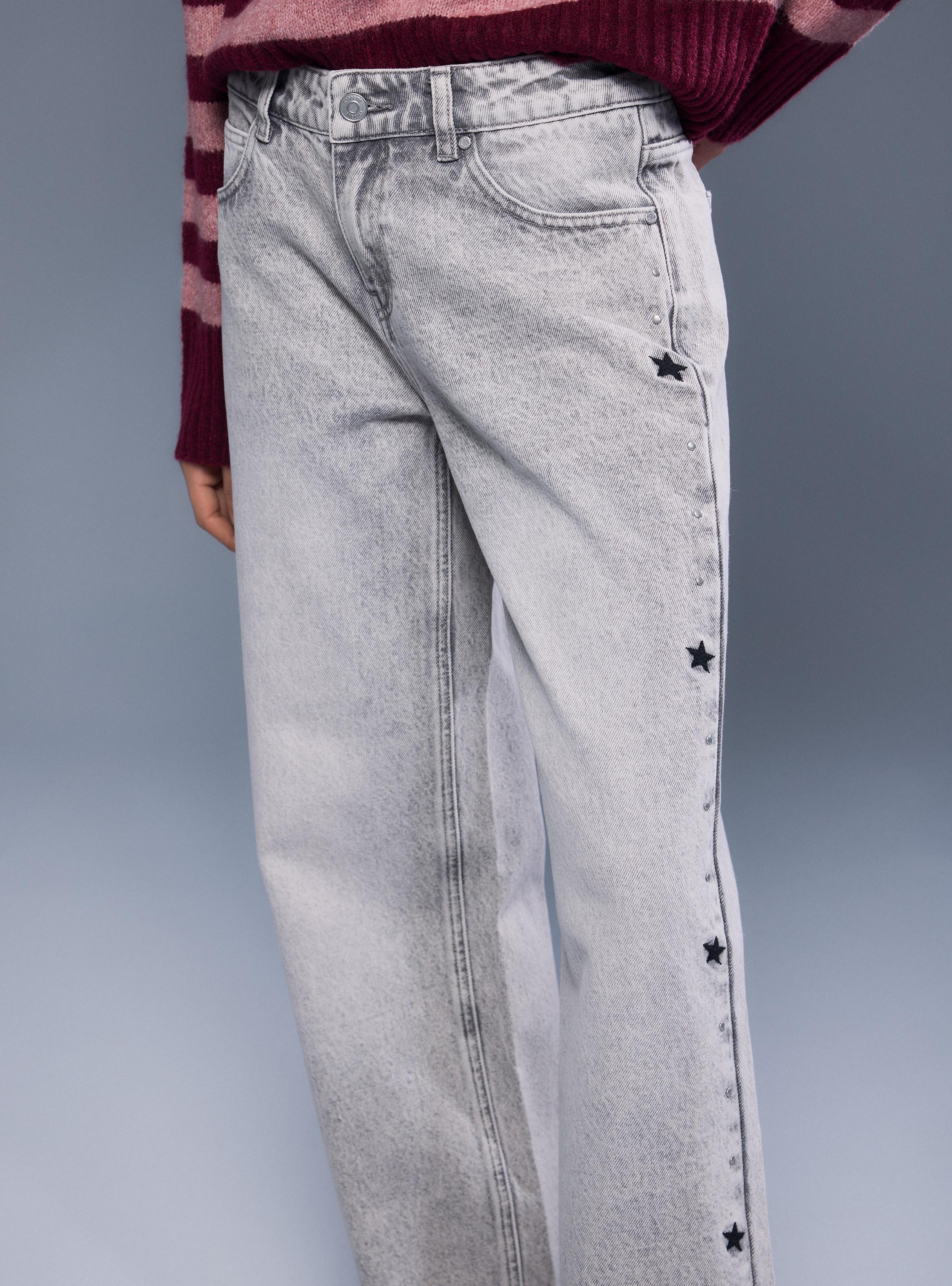 Jeans Straight Tiro Medio con Bordado de Estrellas y Tachas-2