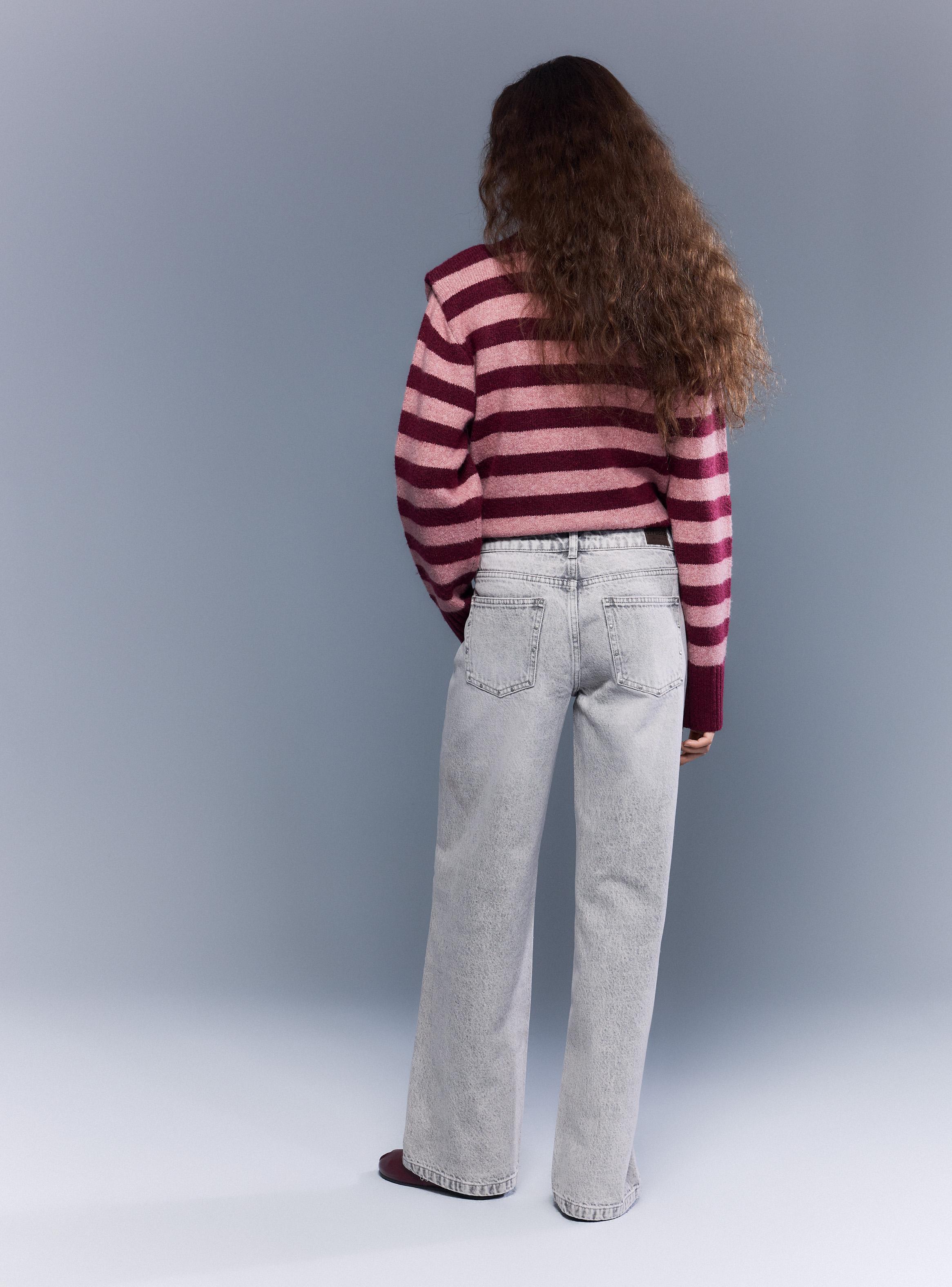 Jeans Straight Tiro Medio con Bordado de Estrellas y Tachas-5