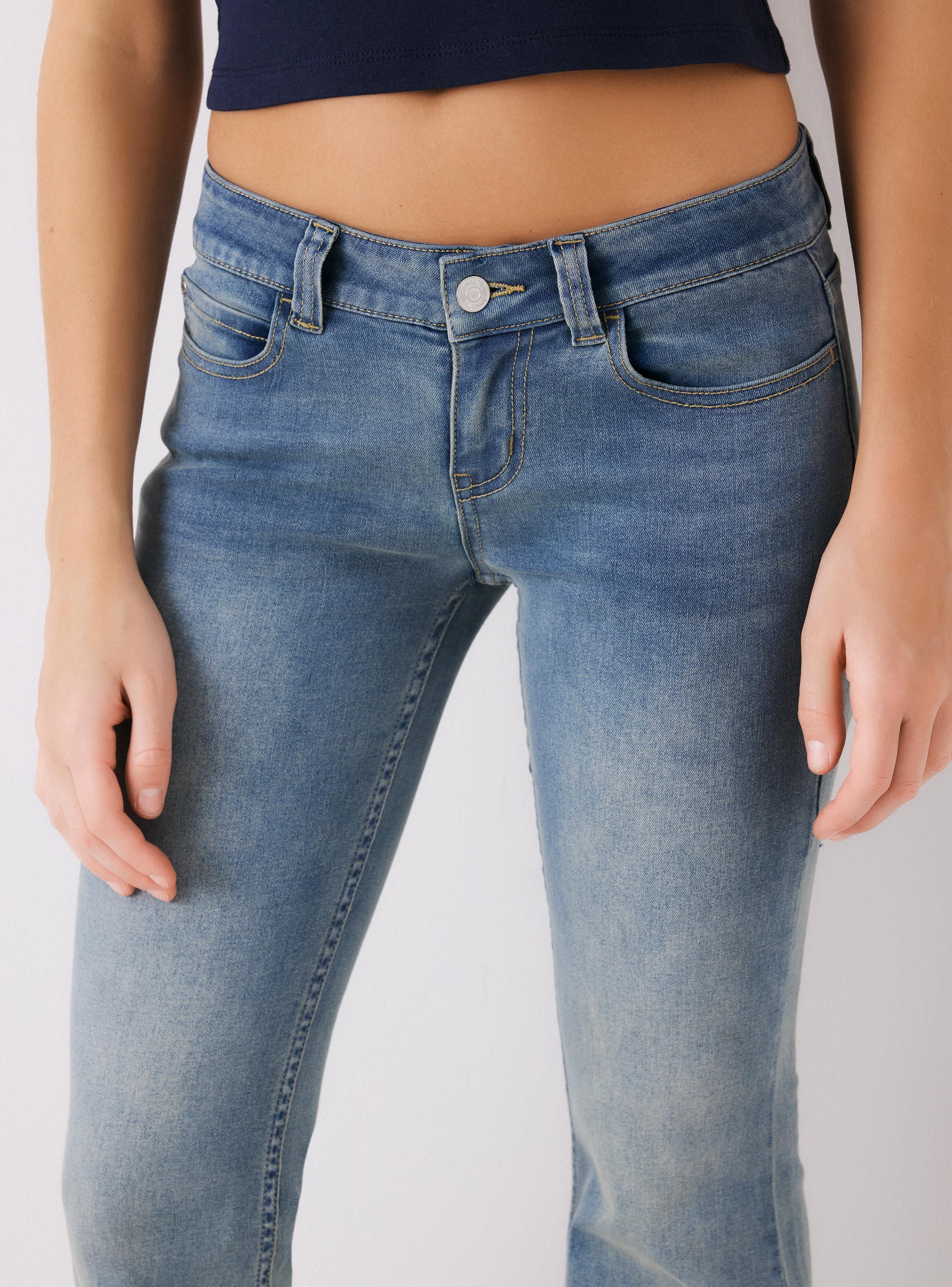 Jeans Flare Fit Bajo Acampanado Elasticado-2