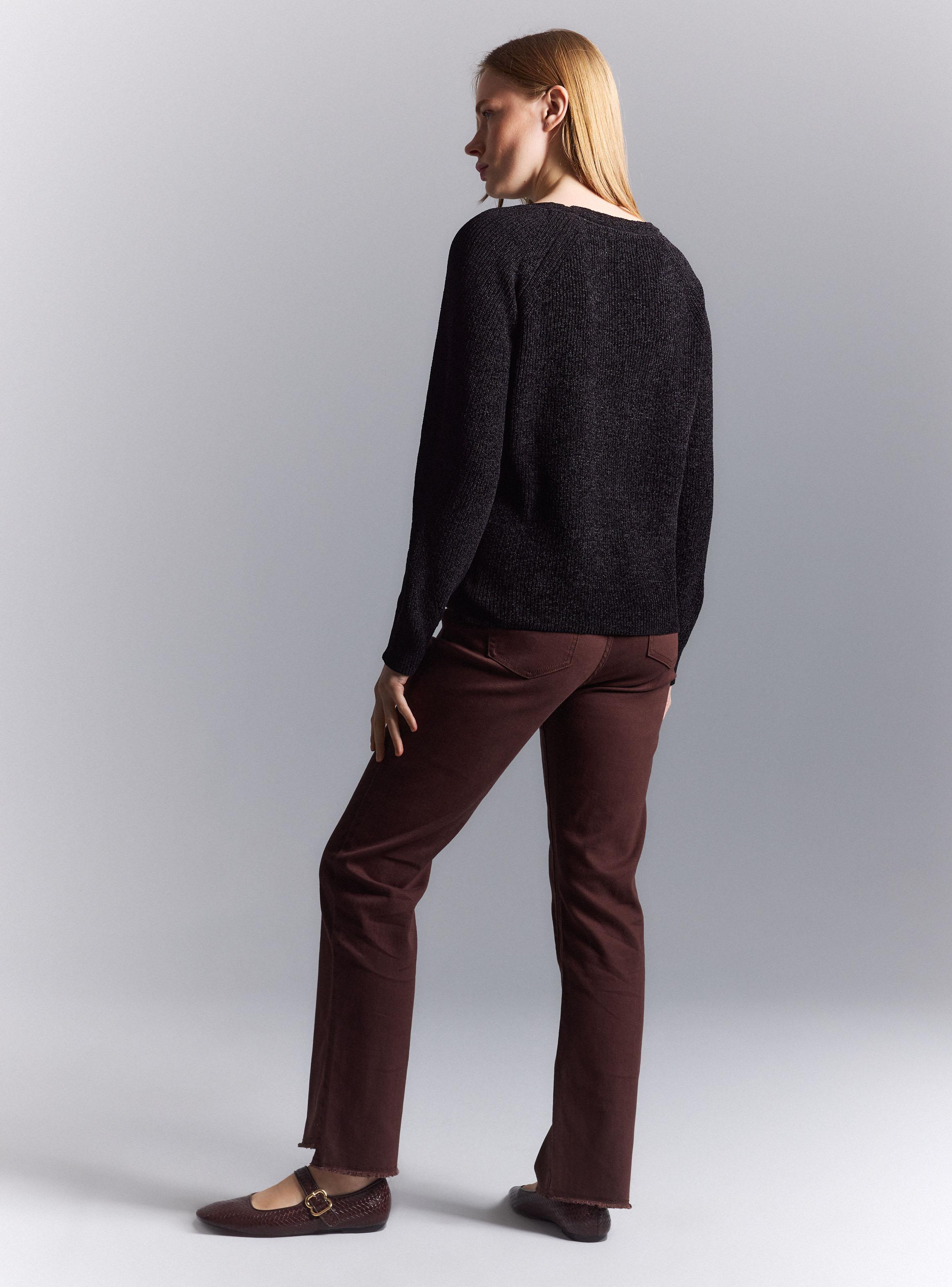 Sweater Tejido Acanalado con Cuello en V Profundo-5