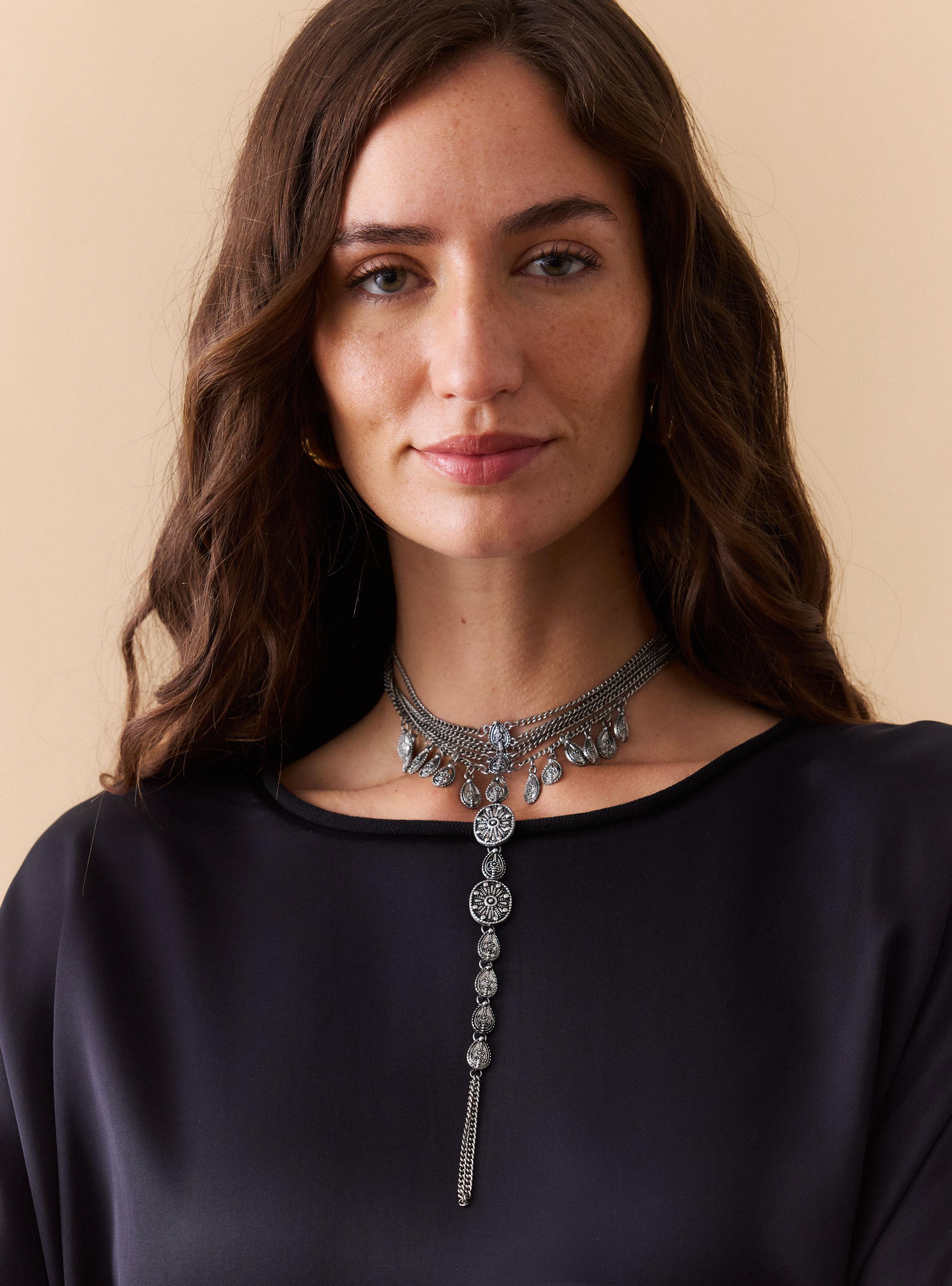 Collar Choker con Colgantes-2